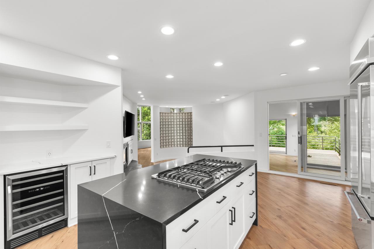Minnetonka, Minnesota, 55305, United States, 3 Bedrooms Bedrooms, ,2 BathroomsBathrooms,Residential,For Sale,1903337