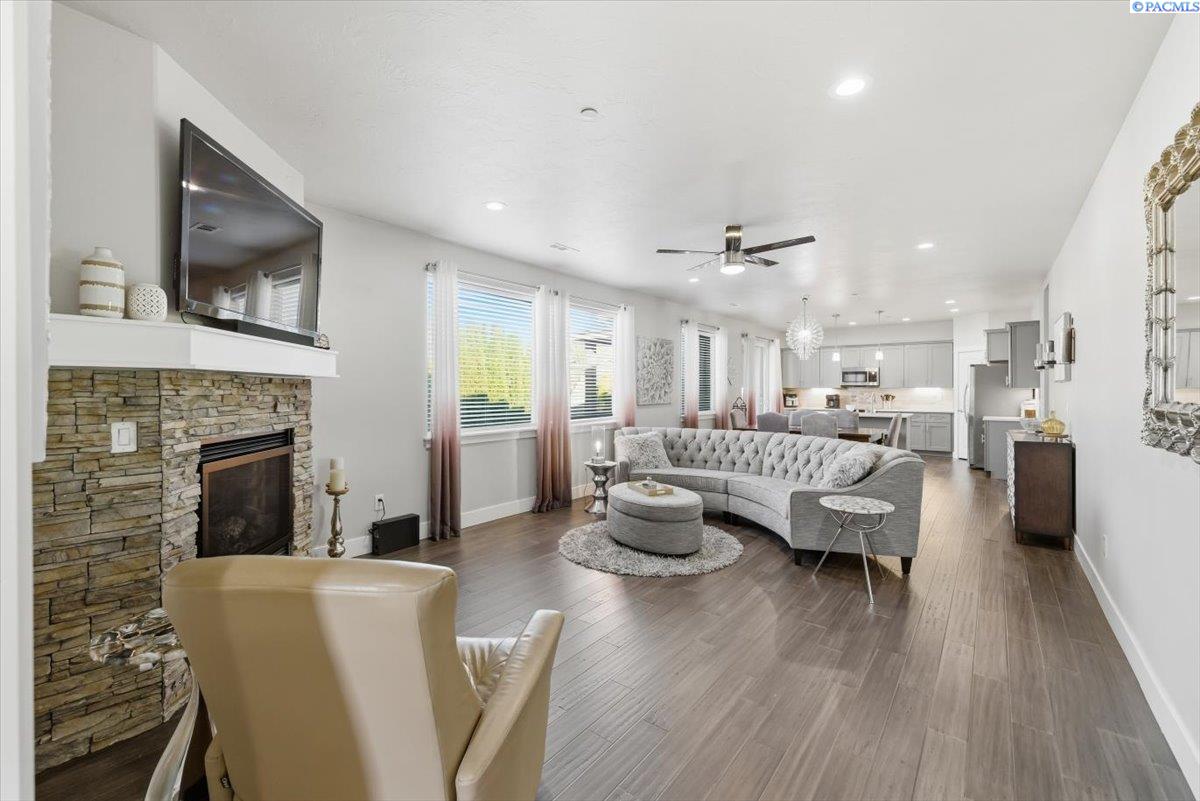 Richland, Washington, 99352, United States, 3 Bedrooms Bedrooms, ,2 BathroomsBathrooms,Residential,For Sale,1991630