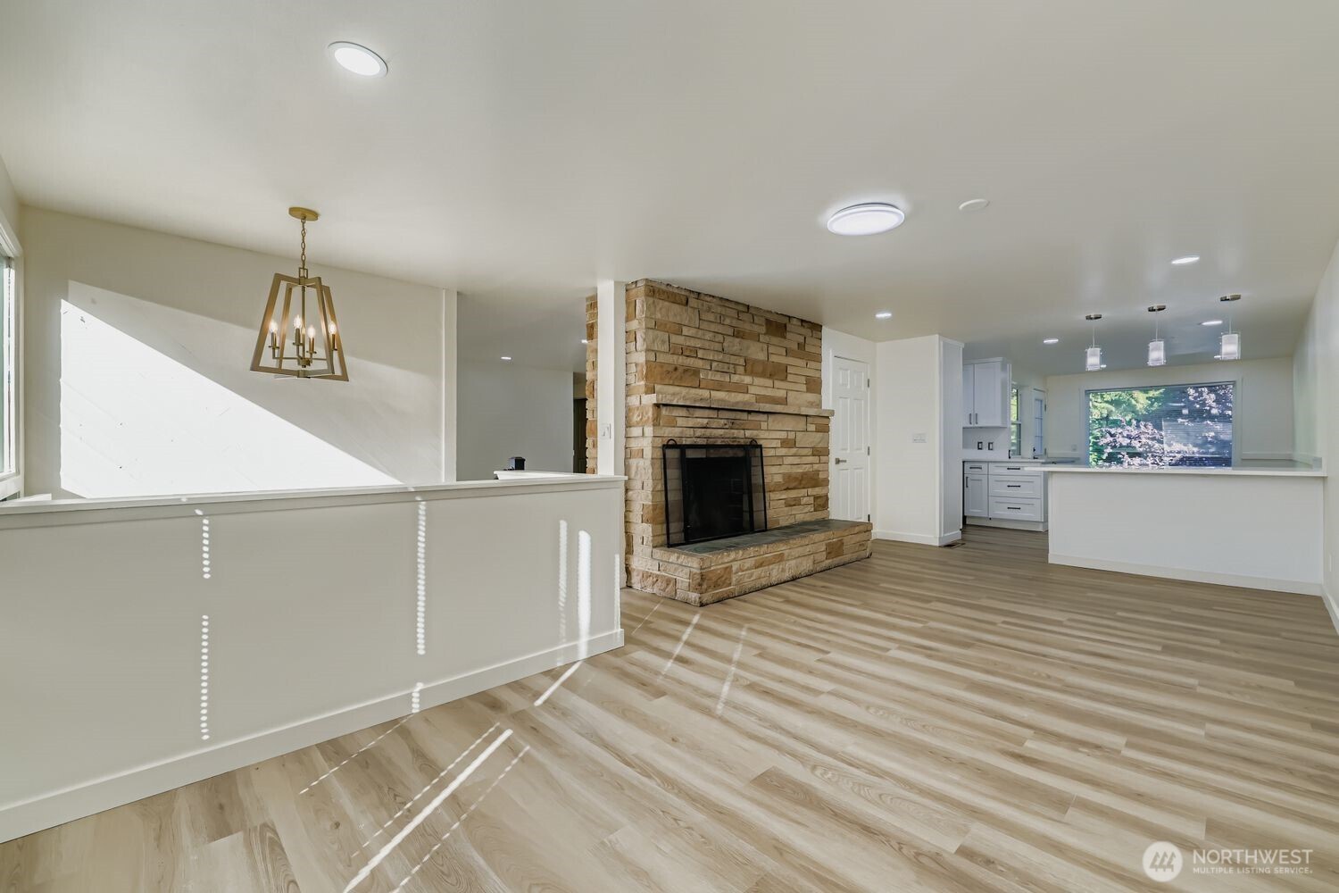 Shoreline, Washington, 98133, United States, 9 Bedrooms Bedrooms, ,1 BathroomBathrooms,Residential,For Sale,1984039