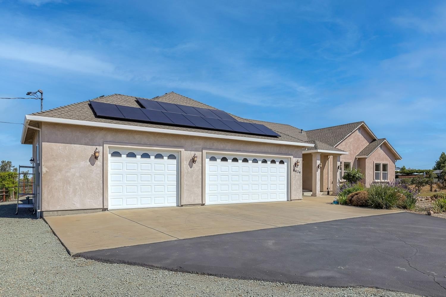 Valley Springs, California, 95252, United States, 3 Bedrooms Bedrooms, ,4 BathroomsBathrooms,Residential,For Sale,1981868