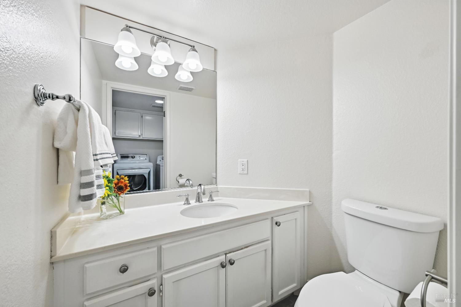 Windsor, California, 95492, United States, 4 Bedrooms Bedrooms, ,3 BathroomsBathrooms,Residential,For Sale,1926215