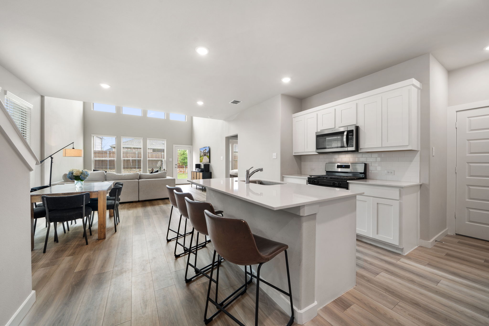  High Ceilings, Natural Light, and Modern Elegance in McKinney ISD - 物件實景
