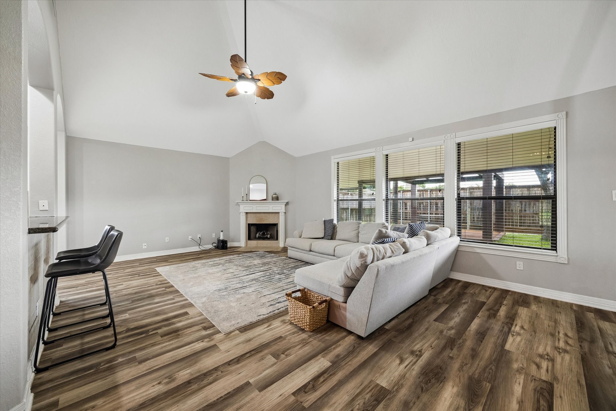  16542 Crossfield Drive - 物件實景