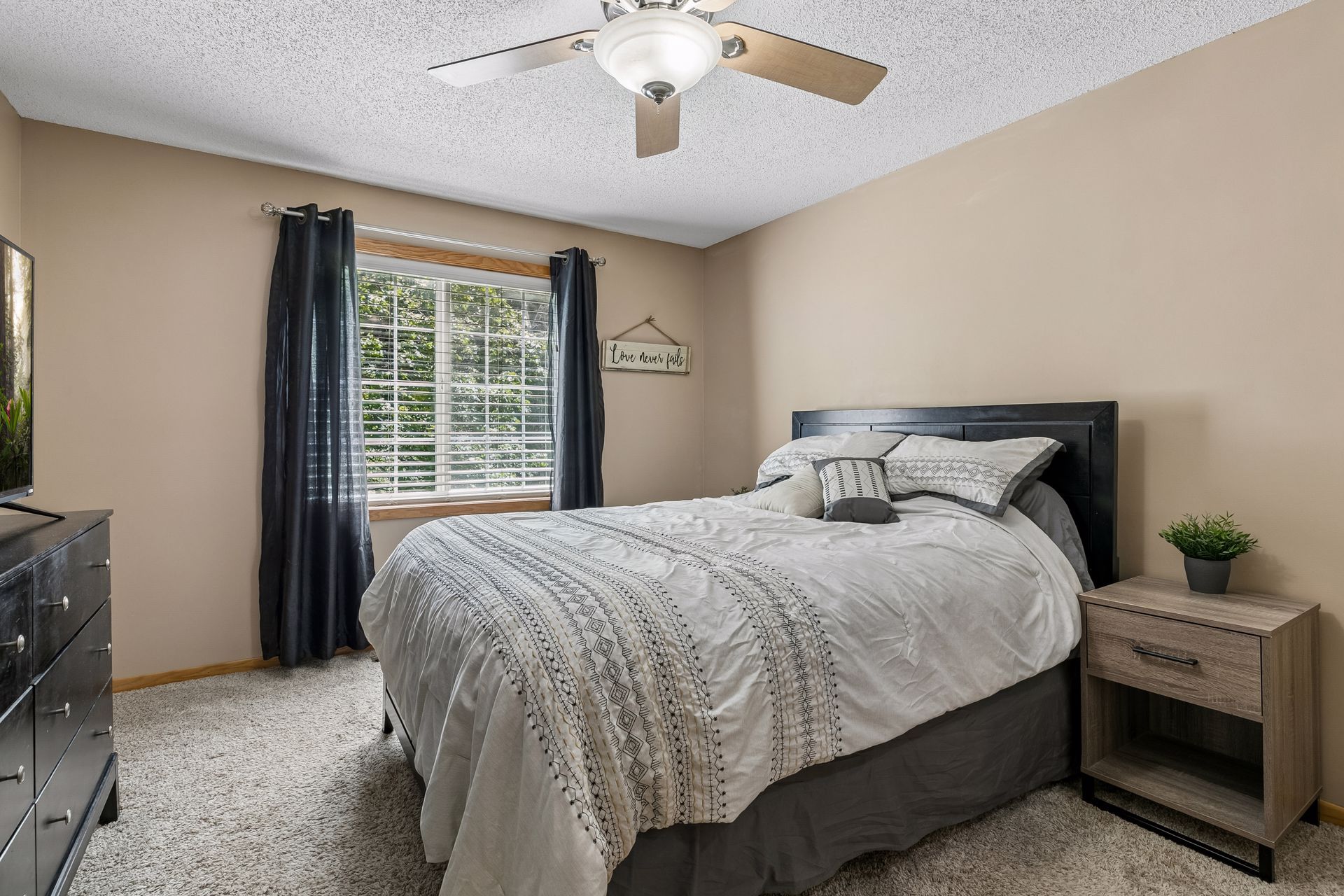  Private Woodland Townhome Near Parks and Recreation - 物件實景