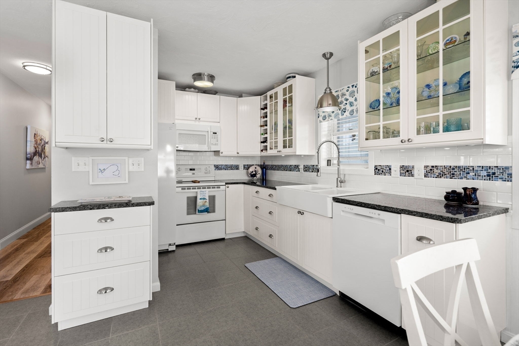 Plymouth, Massachusetts, 02360, United States, 2 Bedrooms Bedrooms, ,2 BathroomsBathrooms,Residential,For Sale,1917487