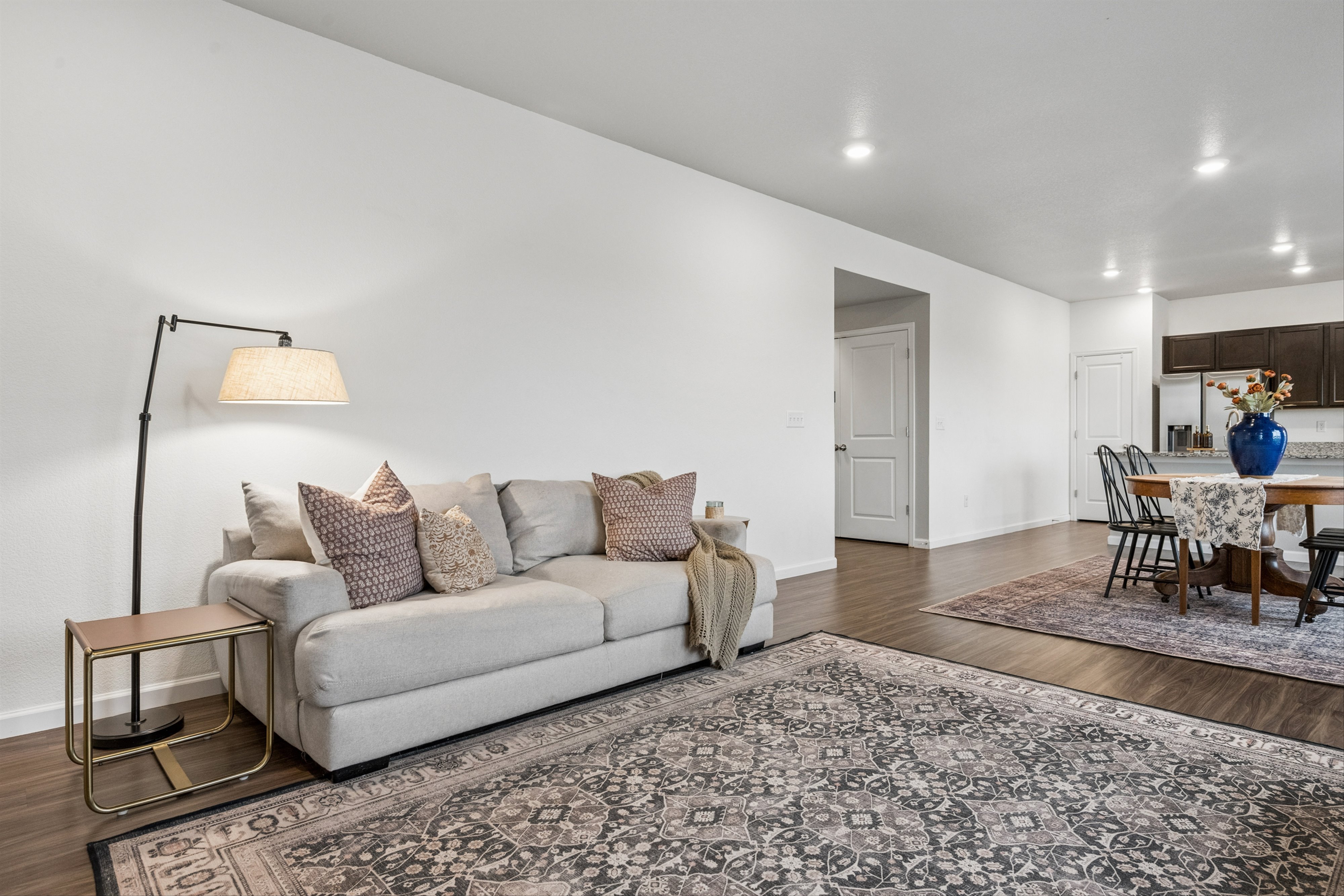  Welcome To Your Dream Home, Providing The Perfect Blend Of Comfort And Elegance. - 物件實景