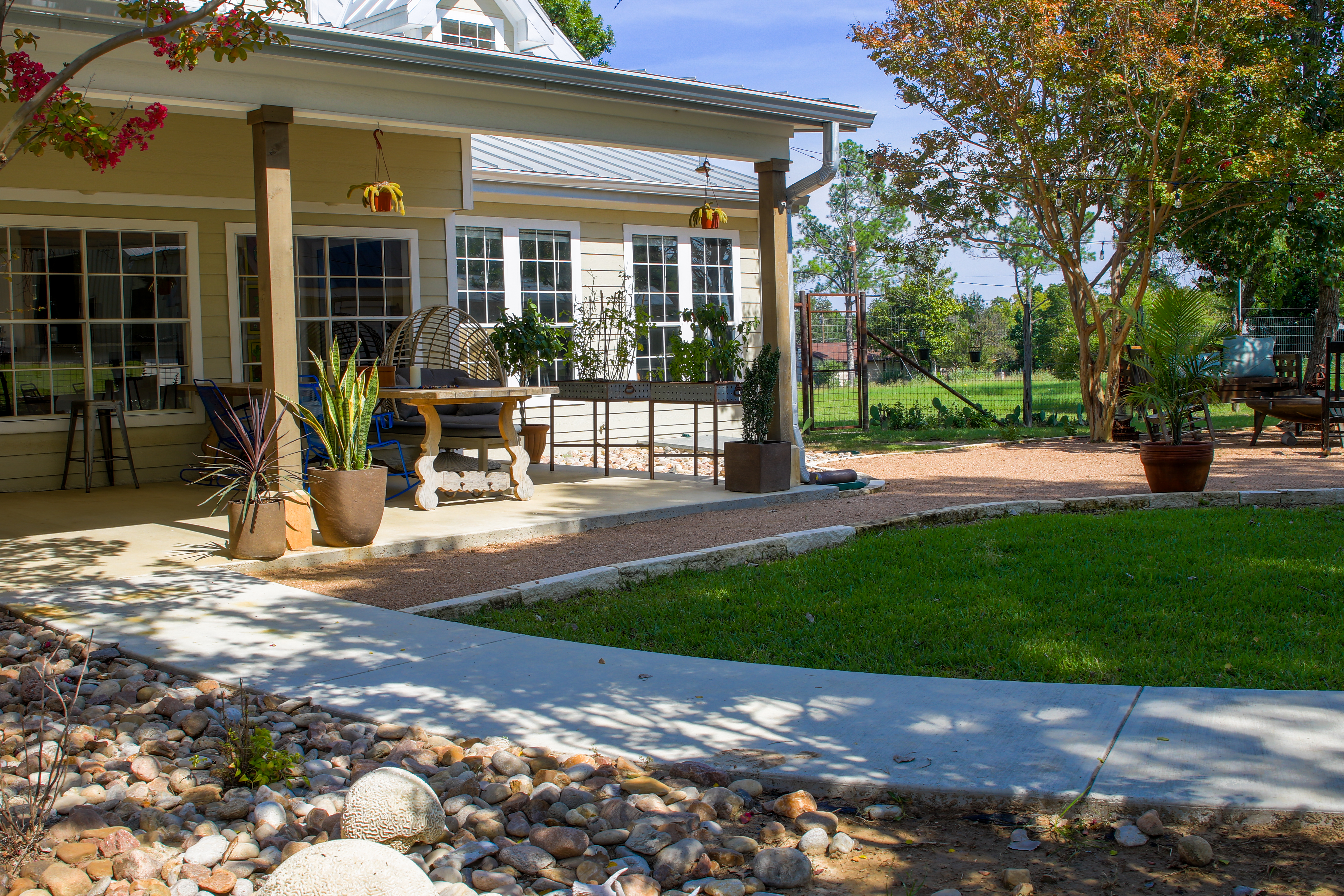  Fredericksburg Estate on 3 Acres - 物件實景