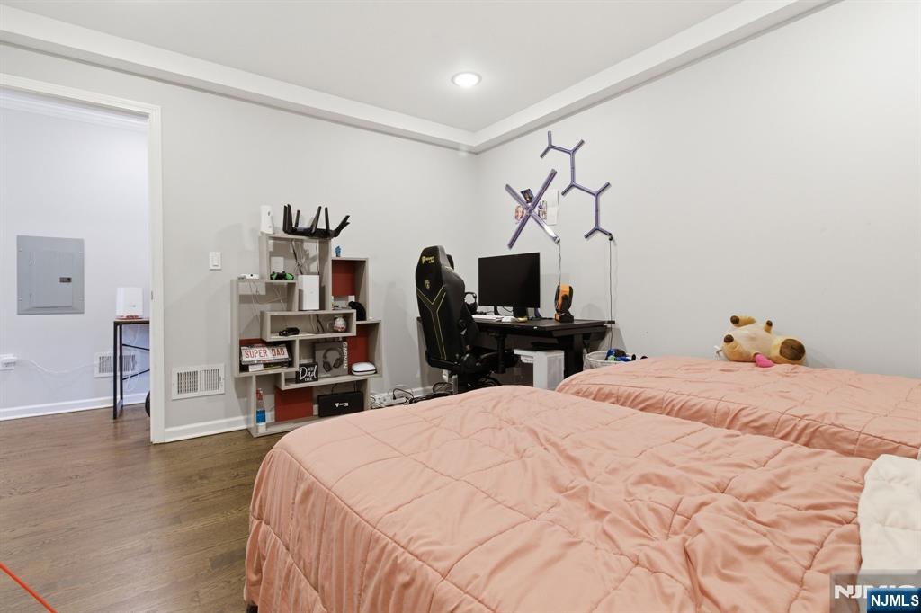 Kearny, New Jersey, 07032, United States, 6 Bedrooms Bedrooms, ,5 BathroomsBathrooms,Residential,For Sale,2032310