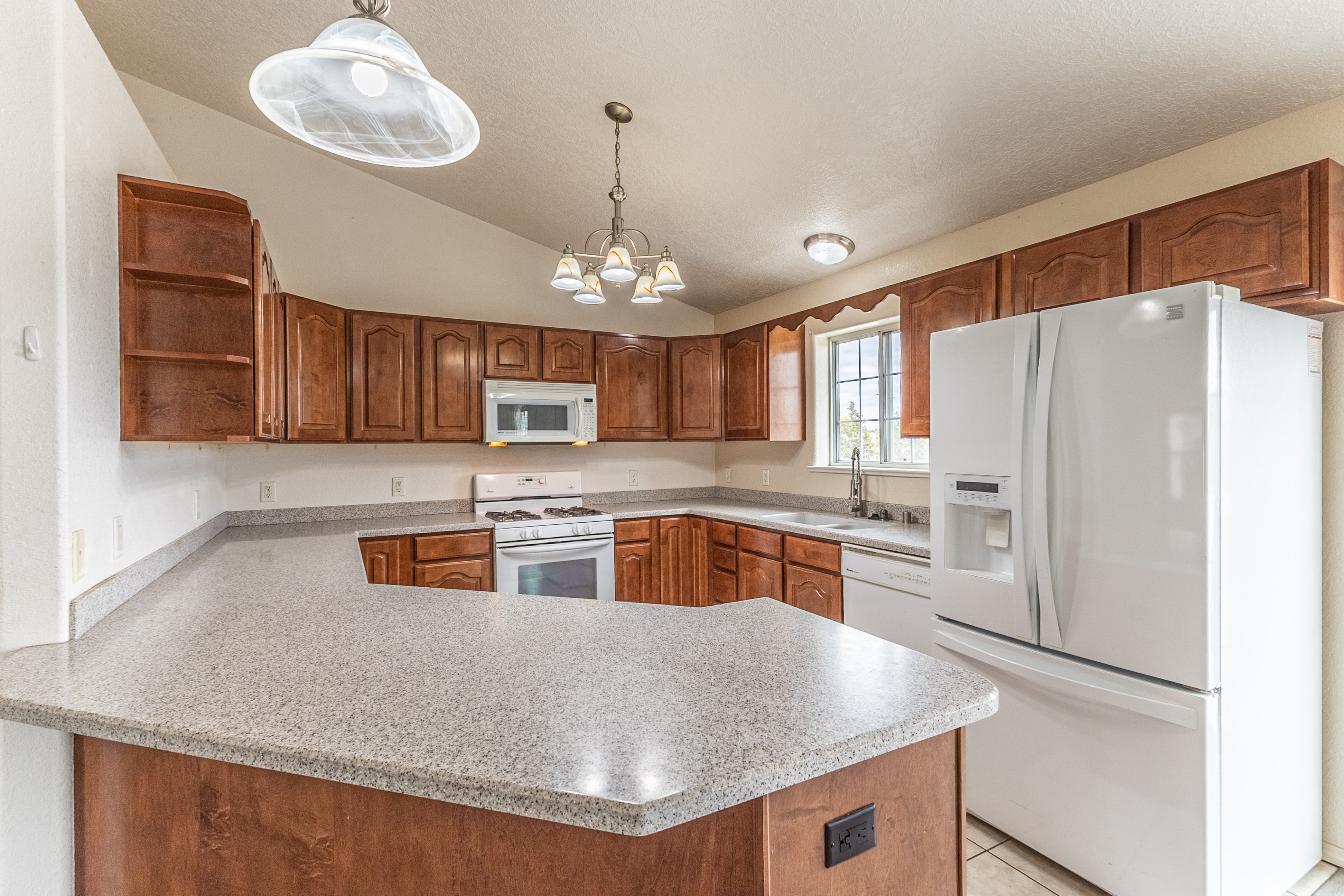 Farmington, New Mexico, 87402, United States, 4 Bedrooms Bedrooms, ,3 BathroomsBathrooms,Residential,For Sale,1995181