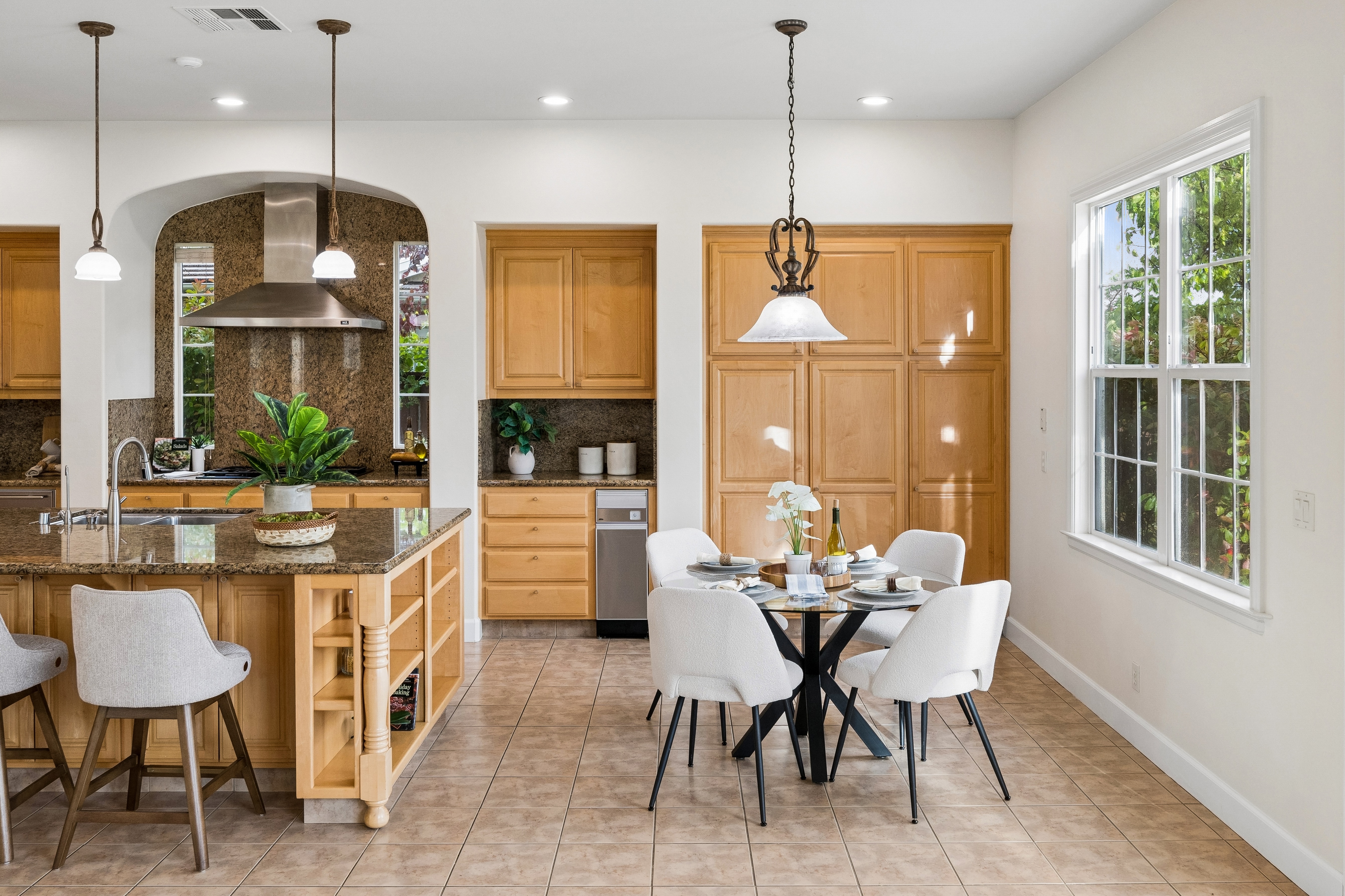  Panoramic Views and Timeless Design in This Stunning Shapell ?Gallery? Residence - 物件實景