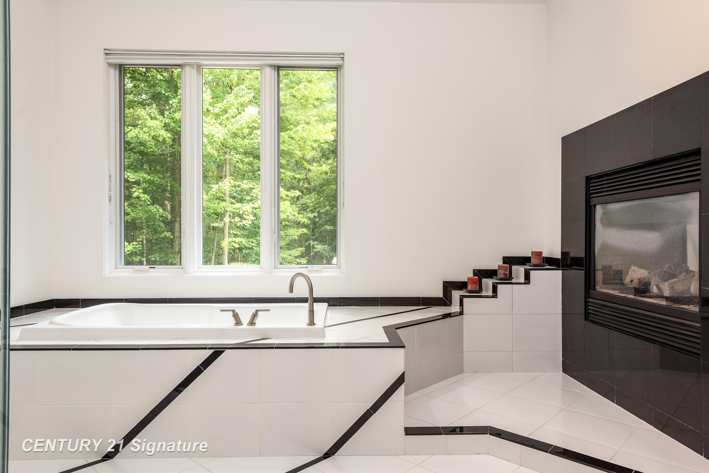 Midland, Michigan, 48642, United States, 4 Bedrooms Bedrooms, ,5 BathroomsBathrooms,Residential,For Sale,2019311