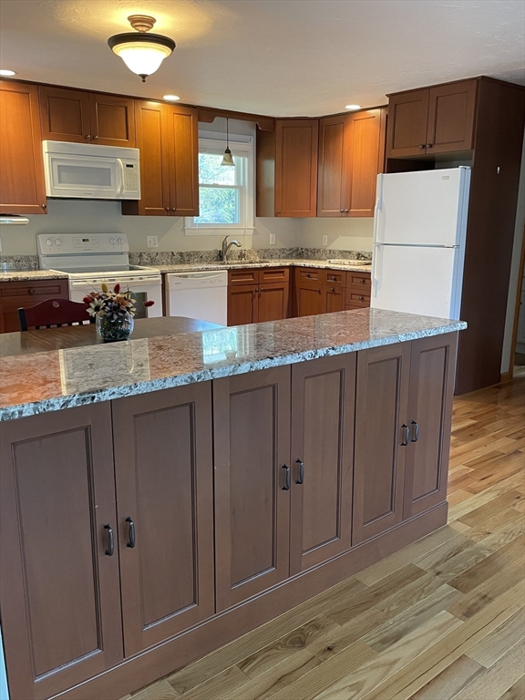 Grafton, Massachusetts, 01519, United States, 3 Bedrooms Bedrooms, ,1 BathroomBathrooms,Residential,For Sale,1982676