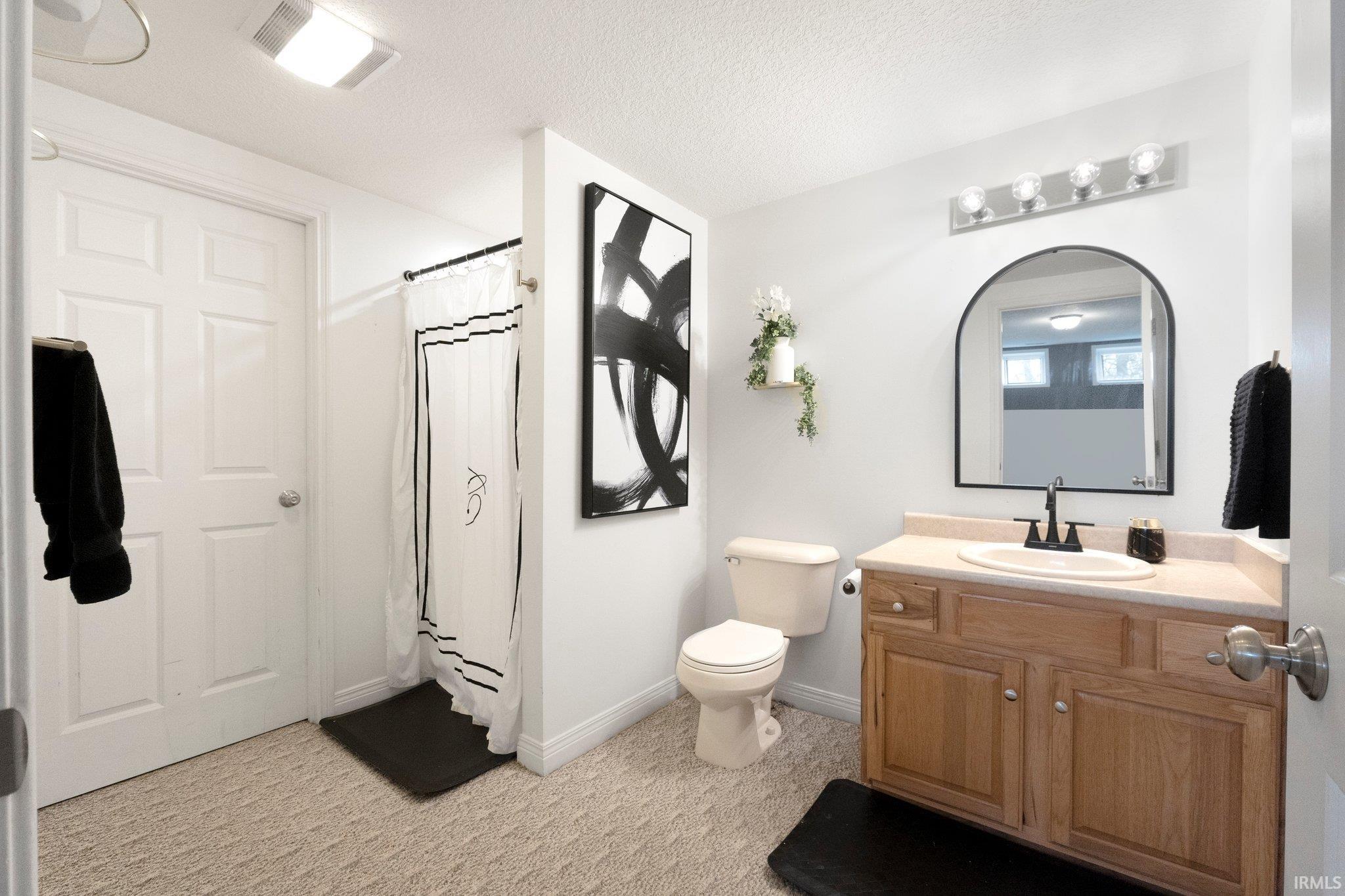 Leo, Indiana, 46765-9347, United States, 4 Bedrooms Bedrooms, ,5 BathroomsBathrooms,Residential,For Sale,1975042