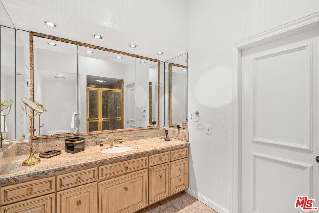 Los Angeles, California, 90067, United States, 3 Bedrooms Bedrooms, ,5 BathroomsBathrooms,Residential,For Sale,1924921