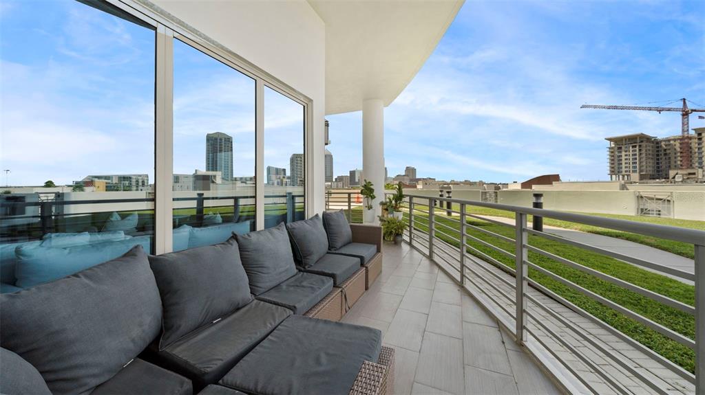 Tampa, Florida, 33602, United States, 2 Bedrooms Bedrooms, ,2 BathroomsBathrooms,Residential,For Sale,1976290