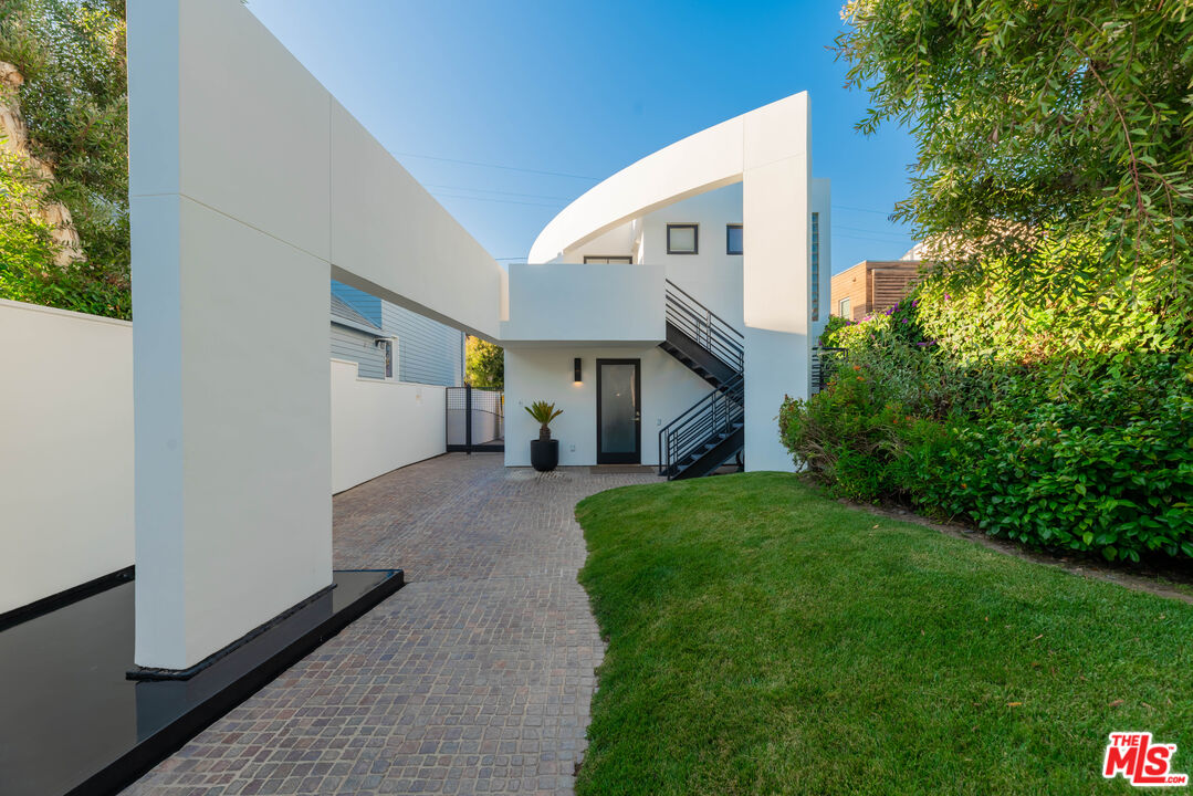 Malibu, California, 90265, United States, 4 Bedrooms Bedrooms, ,6 BathroomsBathrooms,Residential,For Sale,1912115