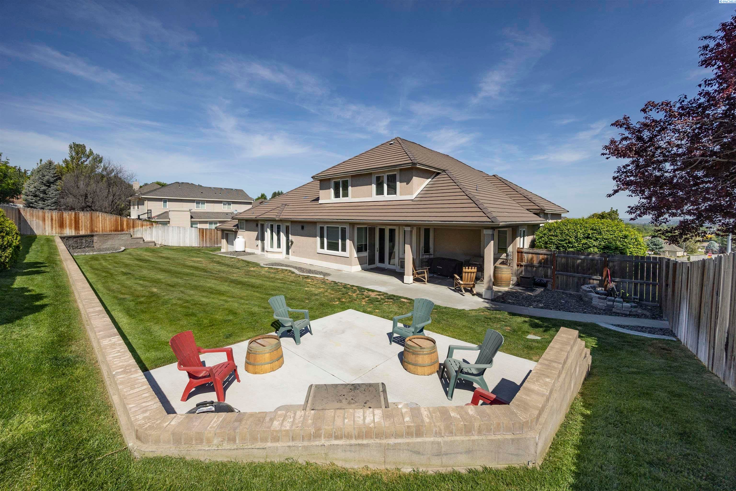 Kennewick, Washington, 99337, United States, 6 Bedrooms Bedrooms, ,4 BathroomsBathrooms,Residential,For Sale,1979182