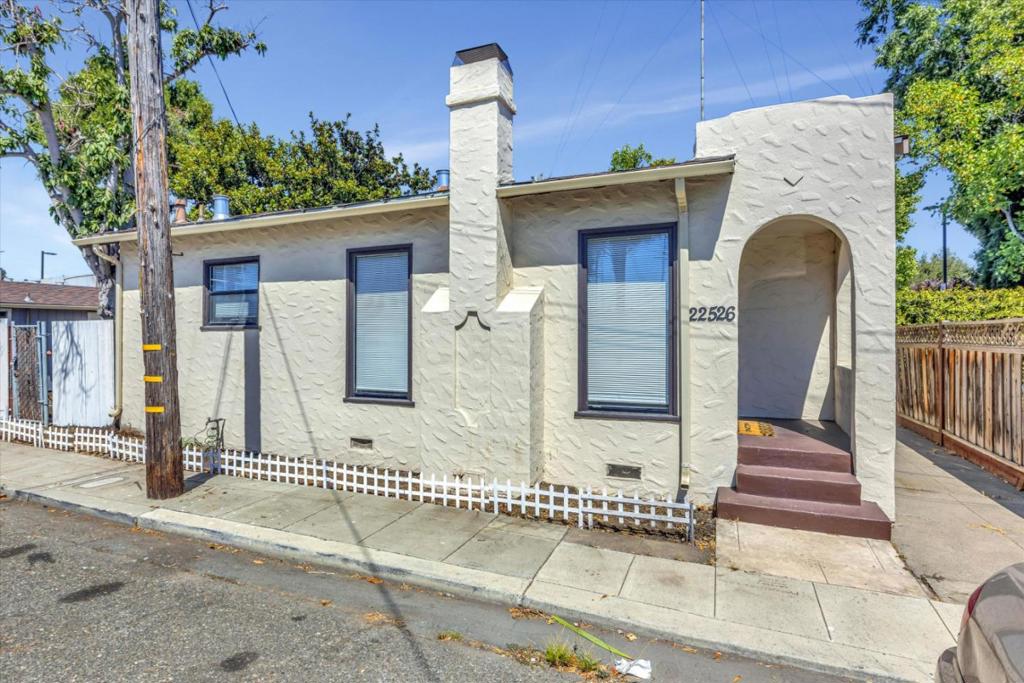Hayward, California, 94541, United States, 2 Bedrooms Bedrooms, ,1 BathroomBathrooms,Residential,For Sale,1976609