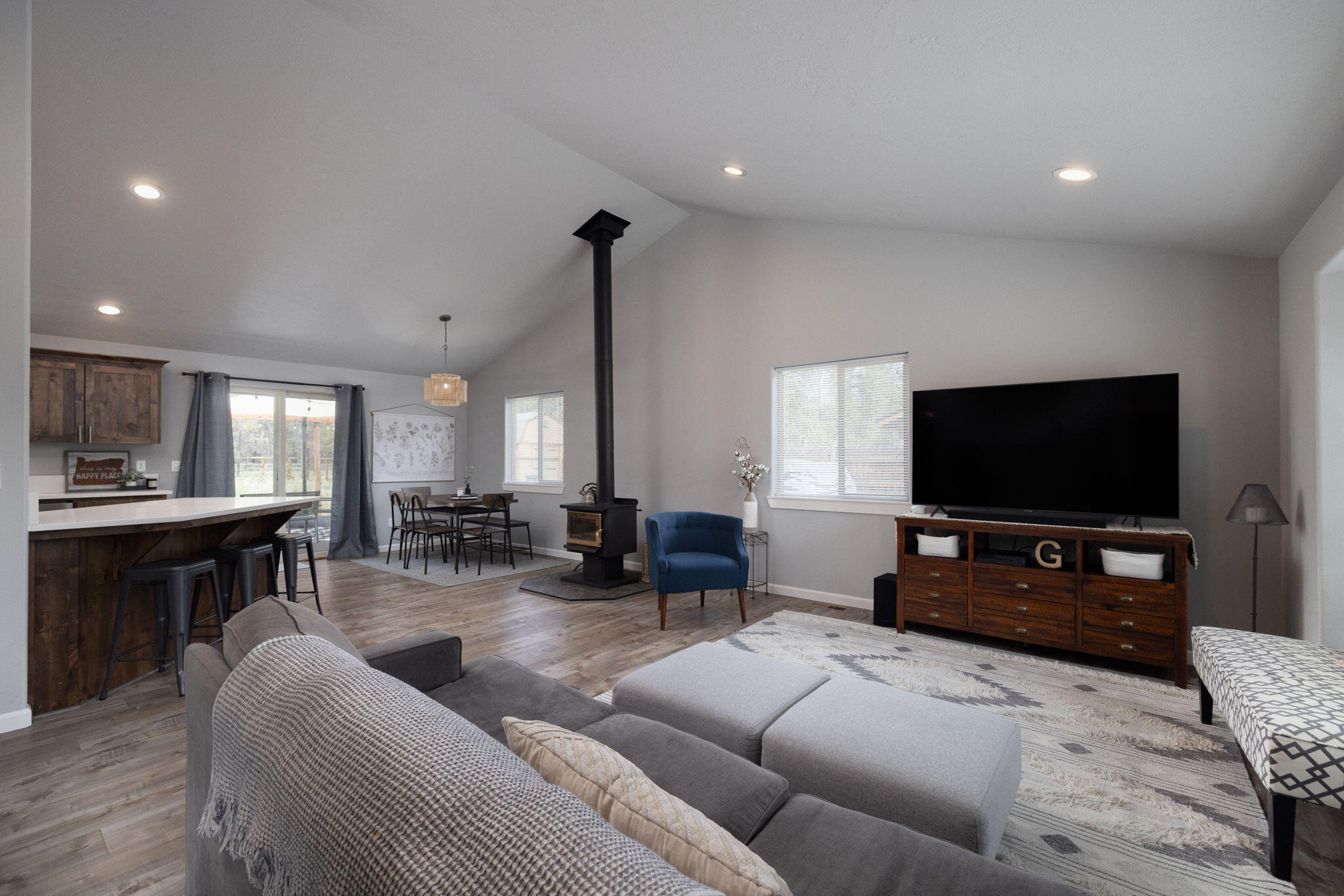 Bend, Oregon, 97707, United States, 3 Bedrooms Bedrooms, ,2 BathroomsBathrooms,Residential,For Sale,1847300