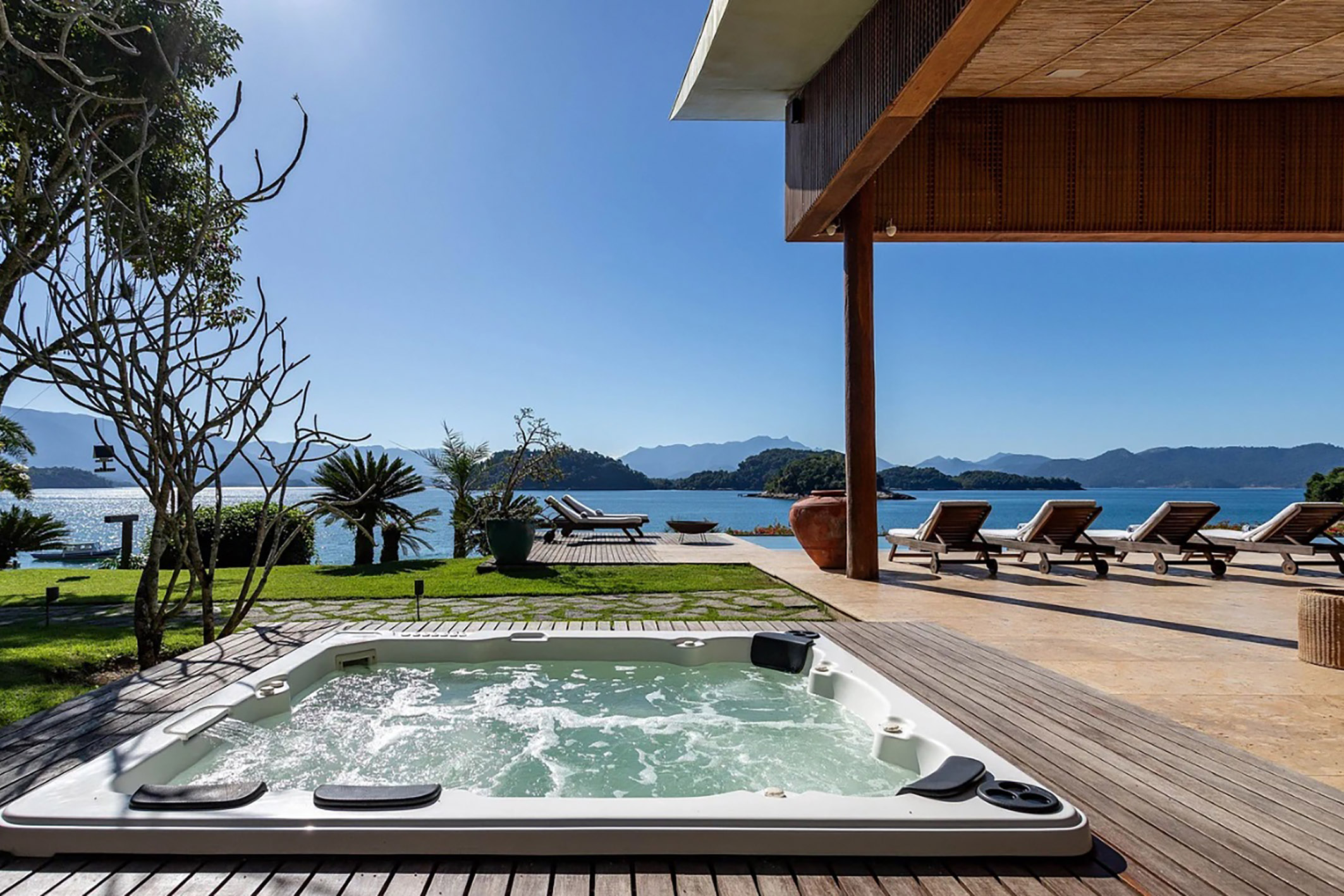 Waterfront estate with private suites and exceptional leisure infrastructure - 物件實景