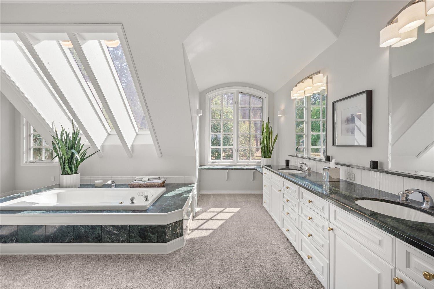 Spokane, Washington, 99223, United States, 6 Bedrooms Bedrooms, ,5 BathroomsBathrooms,Residential,For Sale,1978662