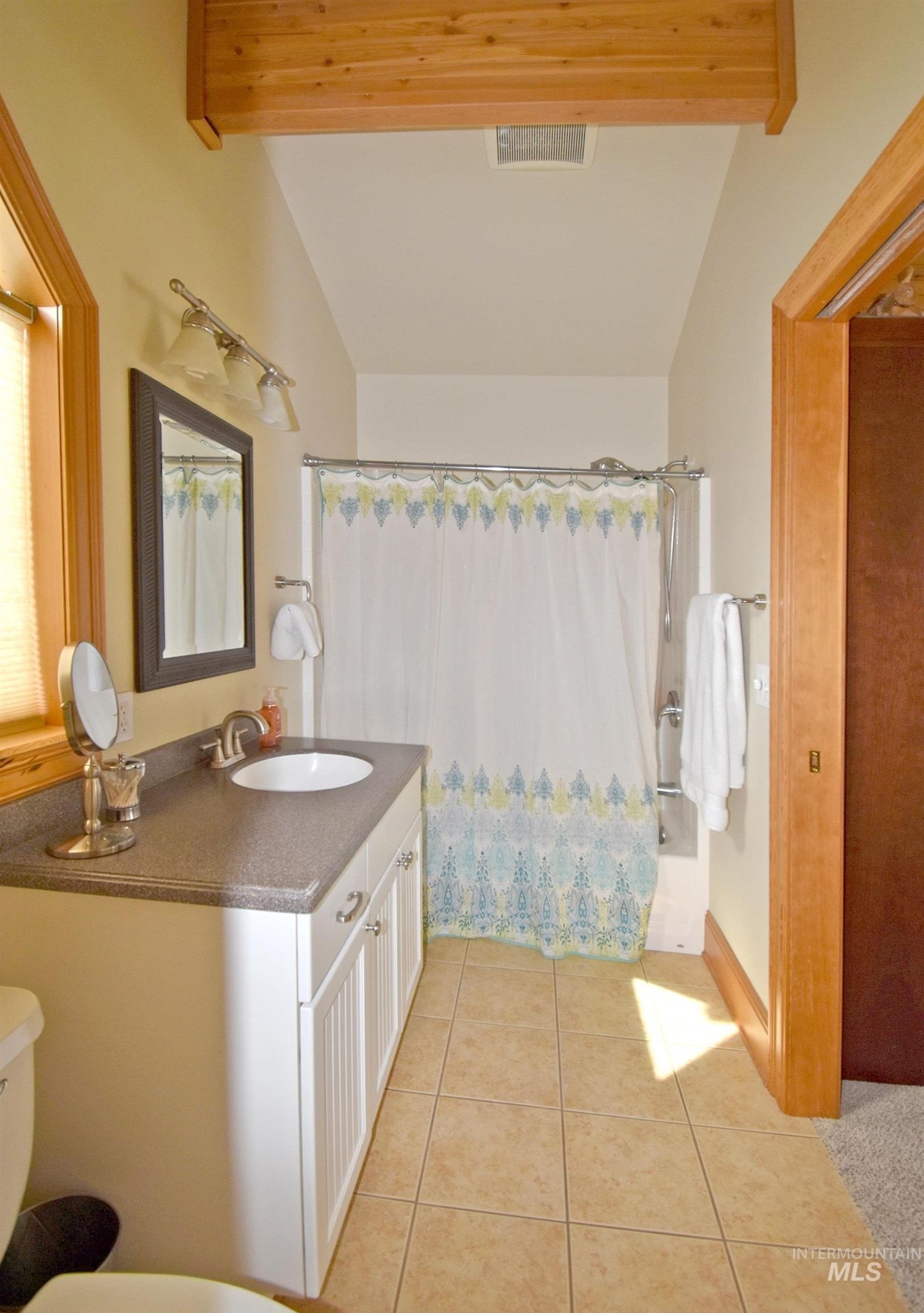 Asotin, Washington, 99402, United States, 3 Bedrooms Bedrooms, ,3 BathroomsBathrooms,Residential,For Sale,1942718
