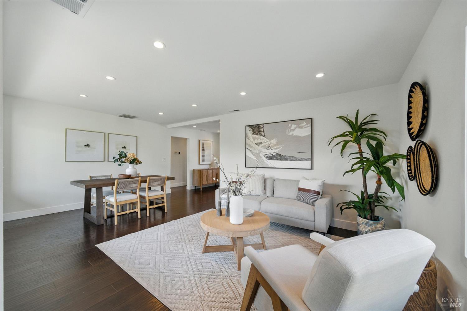Petaluma, California, 94952, United States, 2 Bedrooms Bedrooms, ,1 BathroomBathrooms,Residential,For Sale,1934208