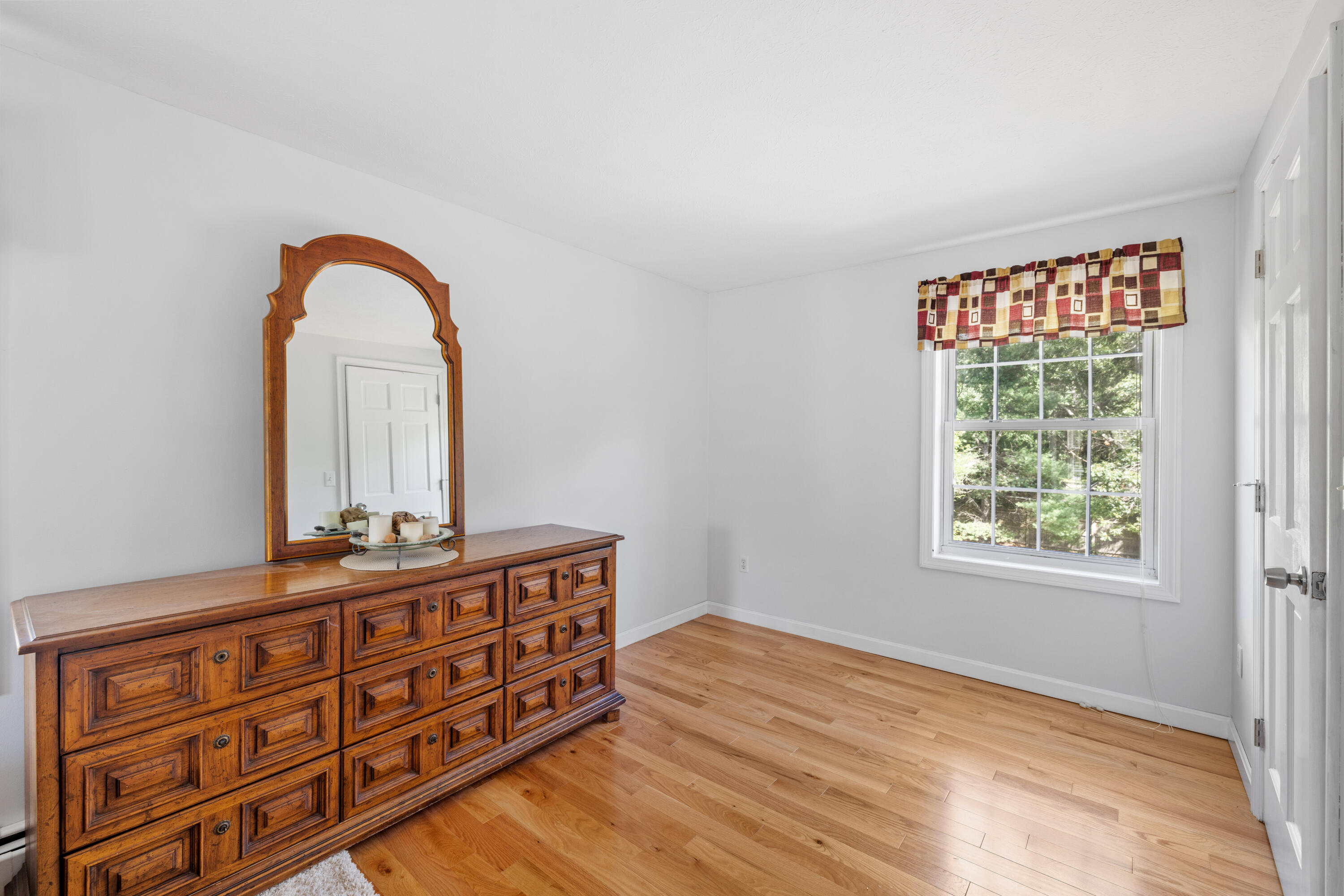 Kennebunk, Maine, 04043, United States, 4 Bedrooms Bedrooms, ,3 BathroomsBathrooms,Residential,For Sale,1901134