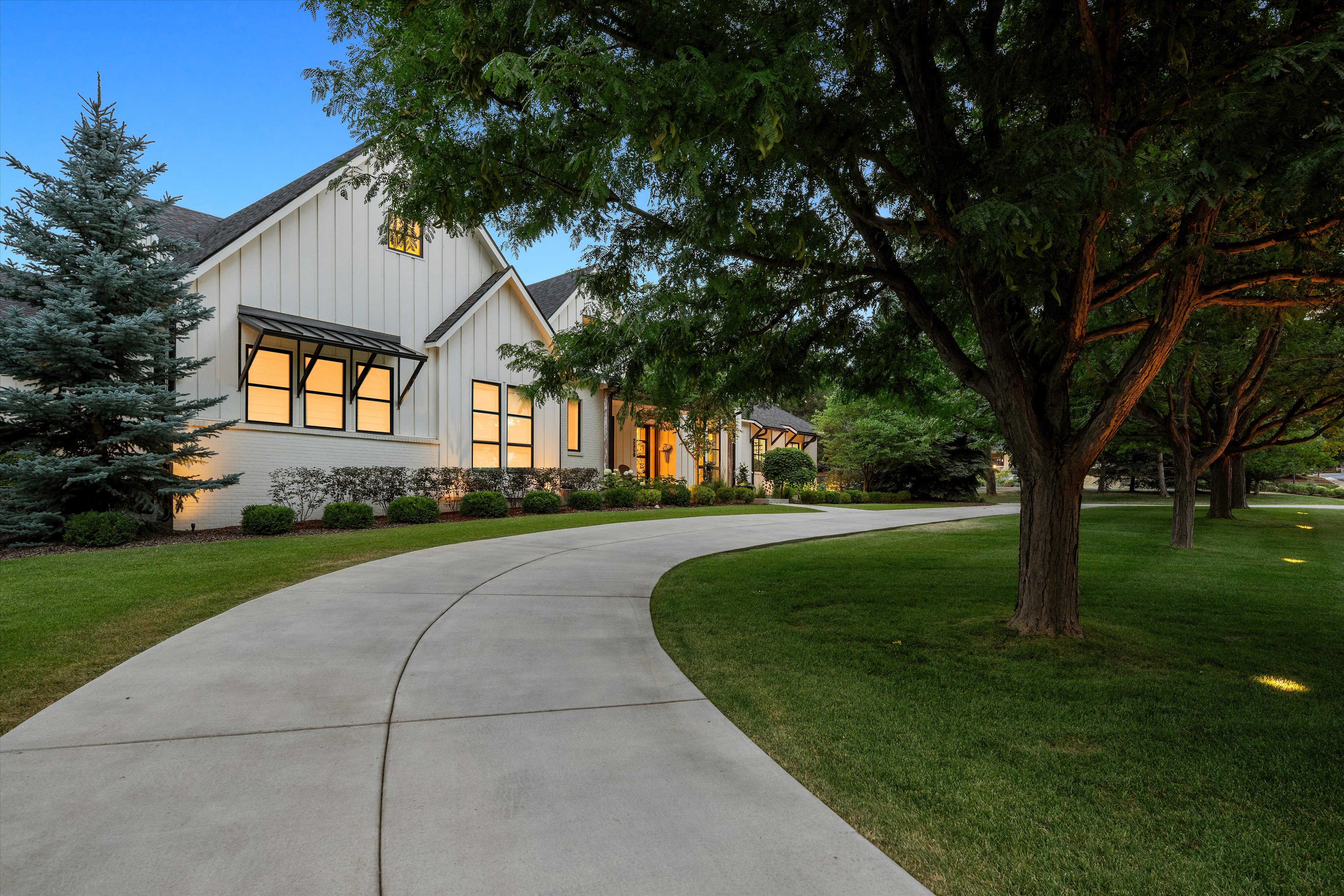  Modern Cherry Hills Masterpiece: Rare Main-Floor Luxury - 物件實景