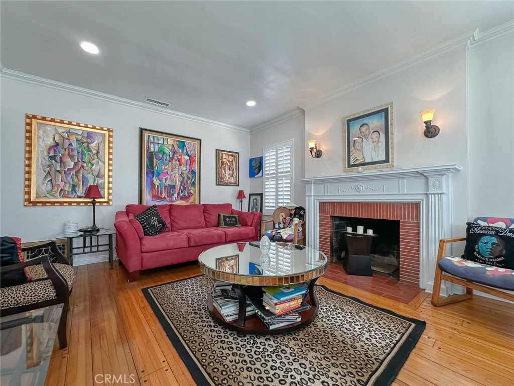 Los Angeles, California, 90008, United States, 3 Bedrooms Bedrooms, ,3 BathroomsBathrooms,Residential,For Sale,2011148