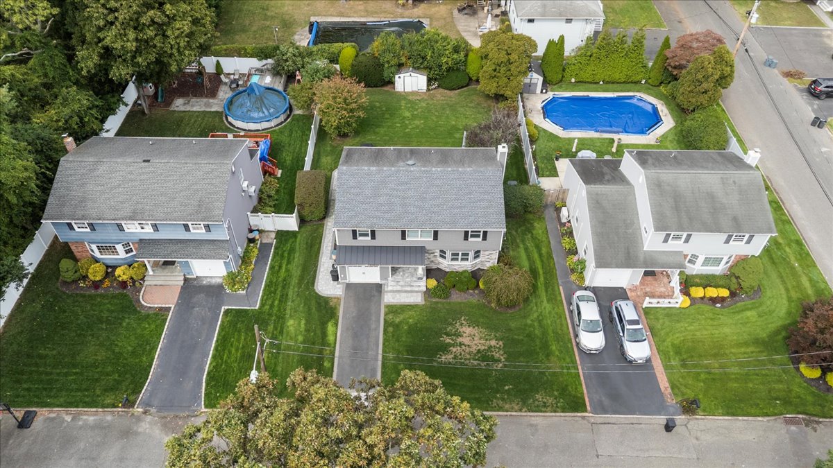 Sayville, New York, 11782, United States, 4 Bedrooms Bedrooms, ,3 BathroomsBathrooms,Residential,For Sale,1982763