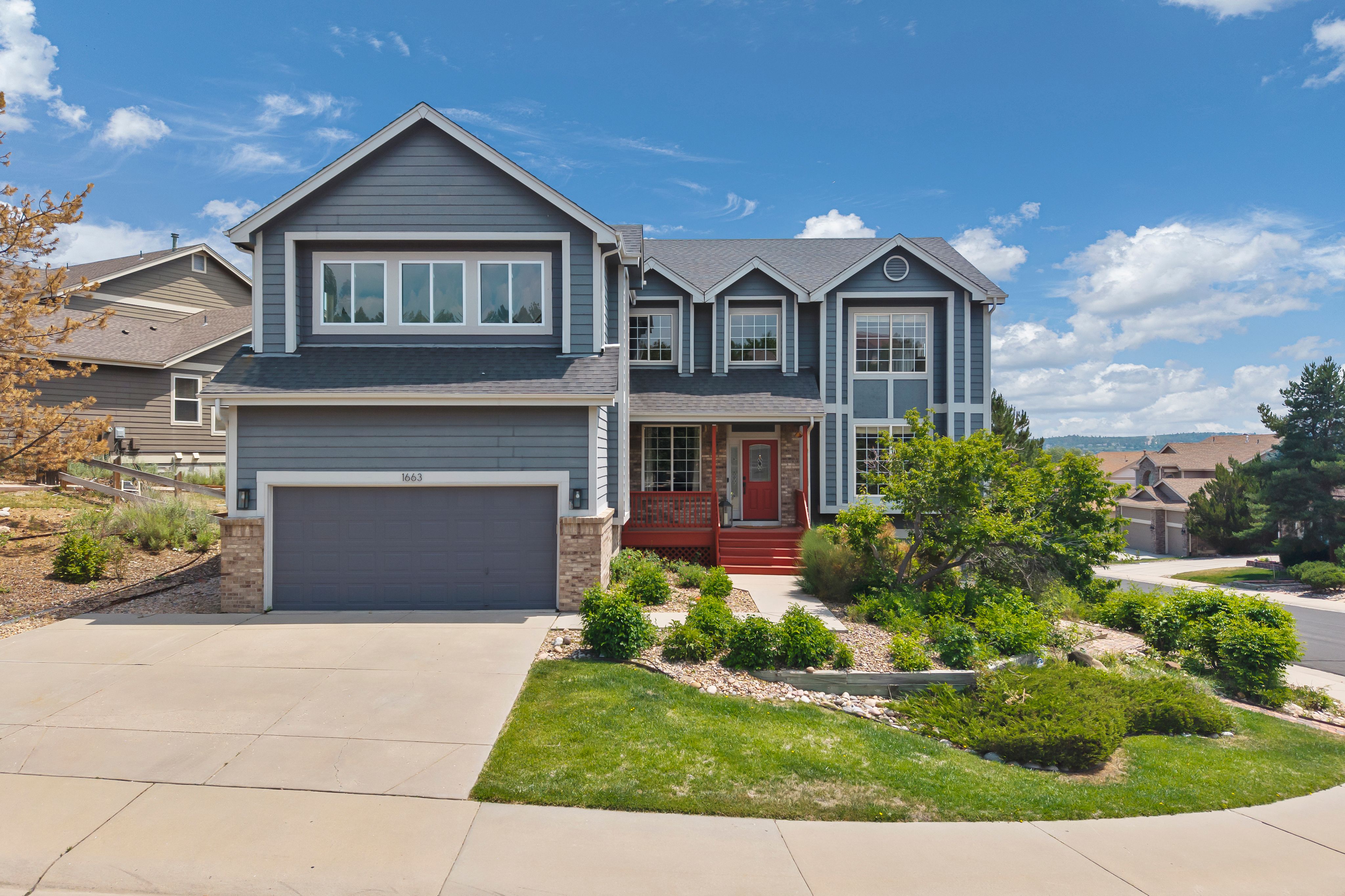  Situated on a desirable corner lot in the sought-after Red Hawk community - 物件實景