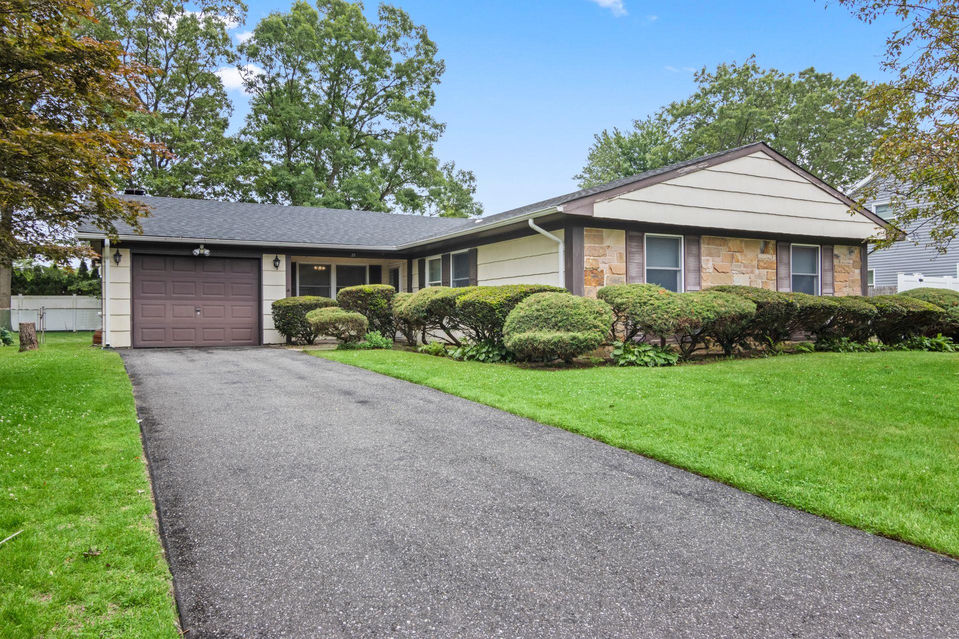 South Setauket, New York, 11720, United States, 3 Bedrooms Bedrooms, ,2 BathroomsBathrooms,Residential,For Sale,1865842