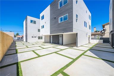 Van Nuys, California, 91405, United States, 11 Bedrooms Bedrooms, ,Residential,For Sale,1763615