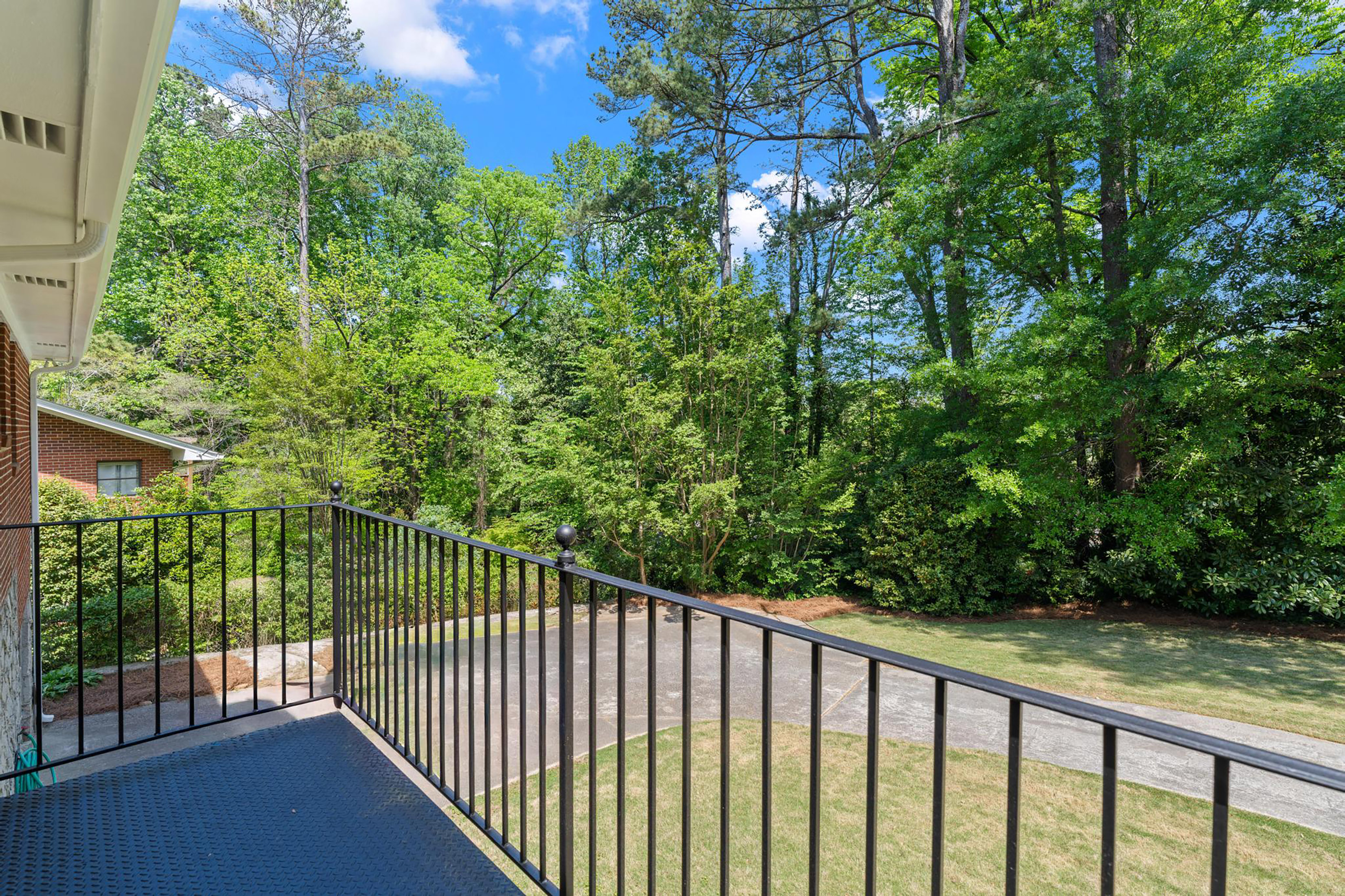  Lovely Ranch Home with Striking Curb Appeal and Modern Updates - 物件實景