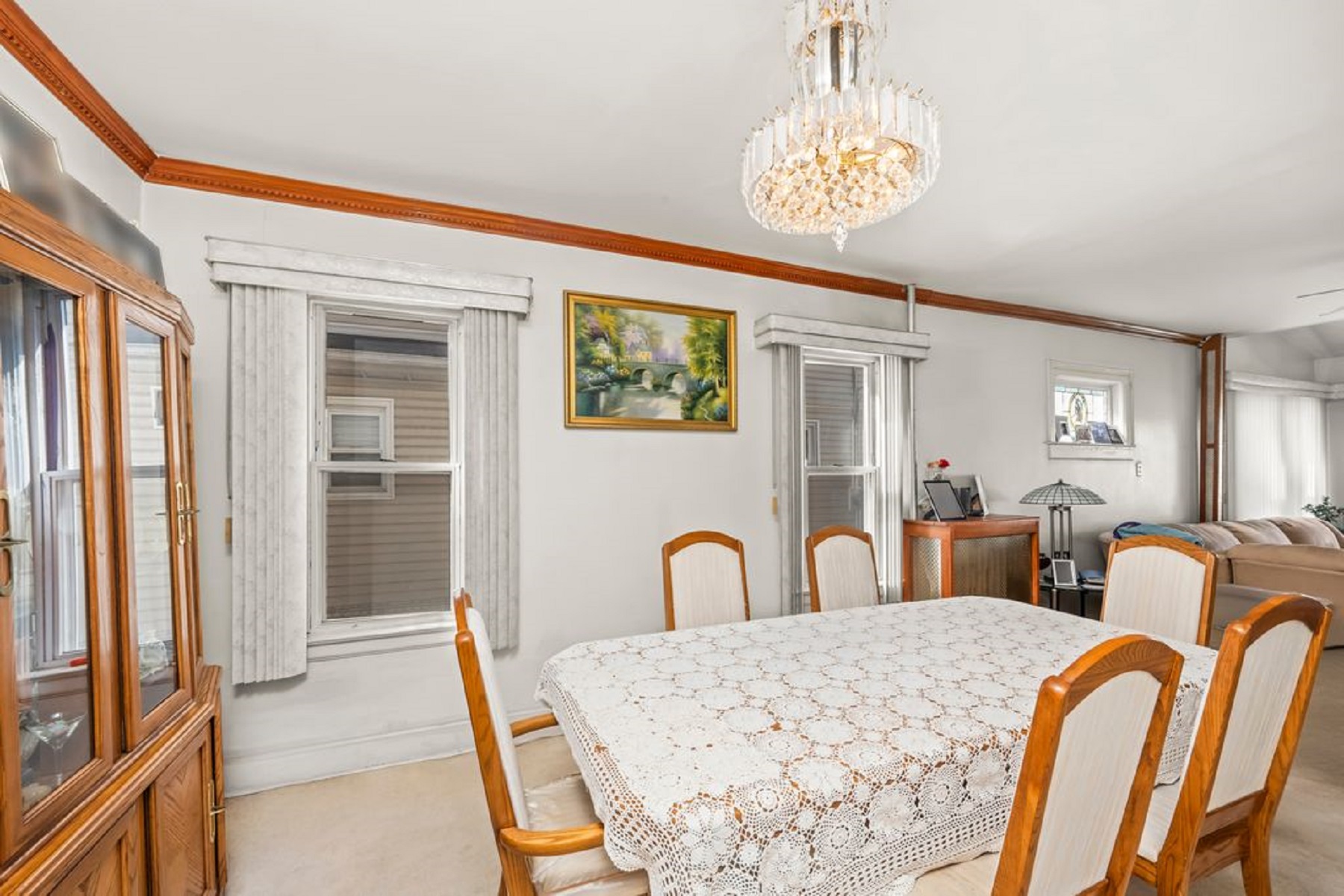  1569 East 45th Street - 物件實景