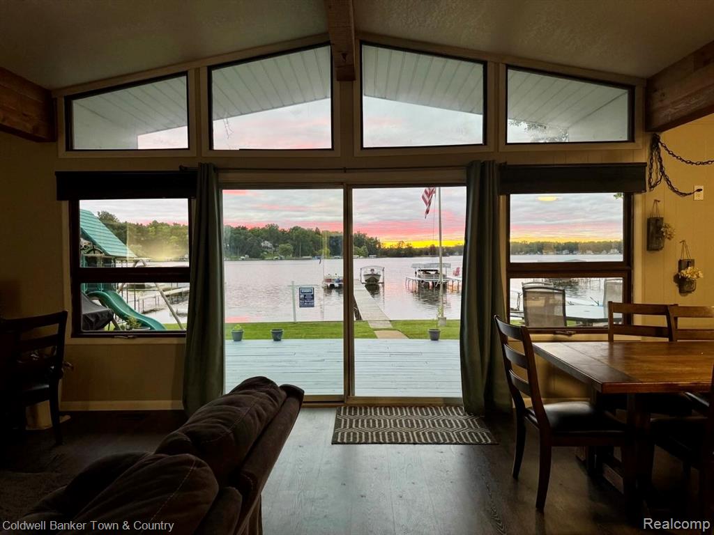 Whitmore Lake, Michigan, 48189, United States, 3 Bedrooms Bedrooms, ,2 BathroomsBathrooms,Residential,For Sale,1925473