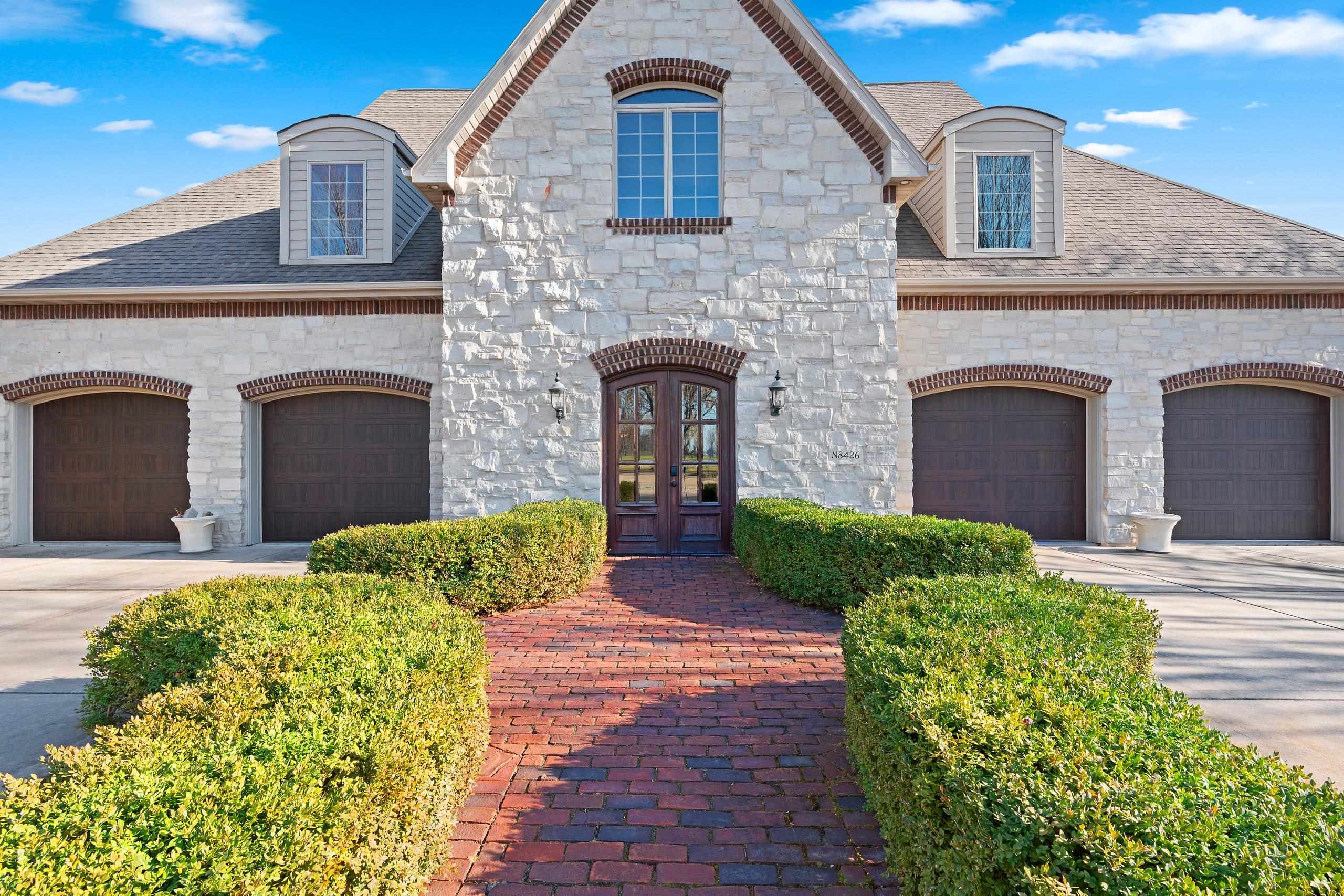 MENASHA, Wisconsin, 54952, United States, 2 Bedrooms Bedrooms, ,3 BathroomsBathrooms,Residential,For Sale,1994567