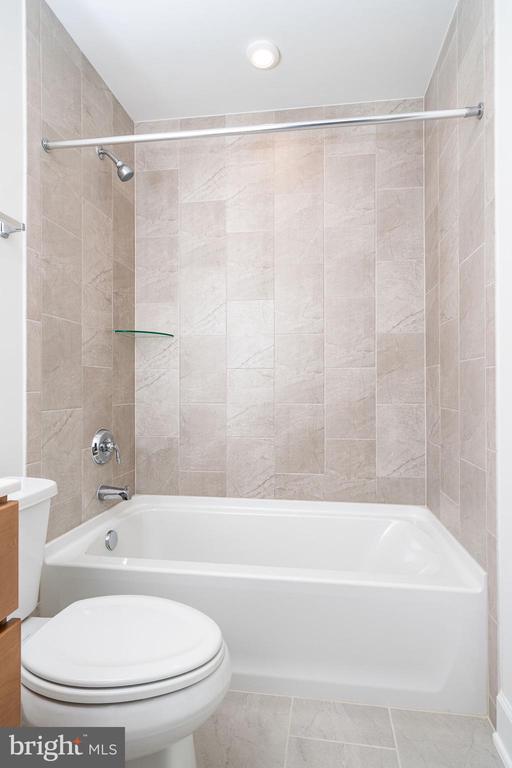 Ashburn, Virginia, 20148, United States, 3 Bedrooms Bedrooms, ,3 BathroomsBathrooms,Residential,For Sale,1977431