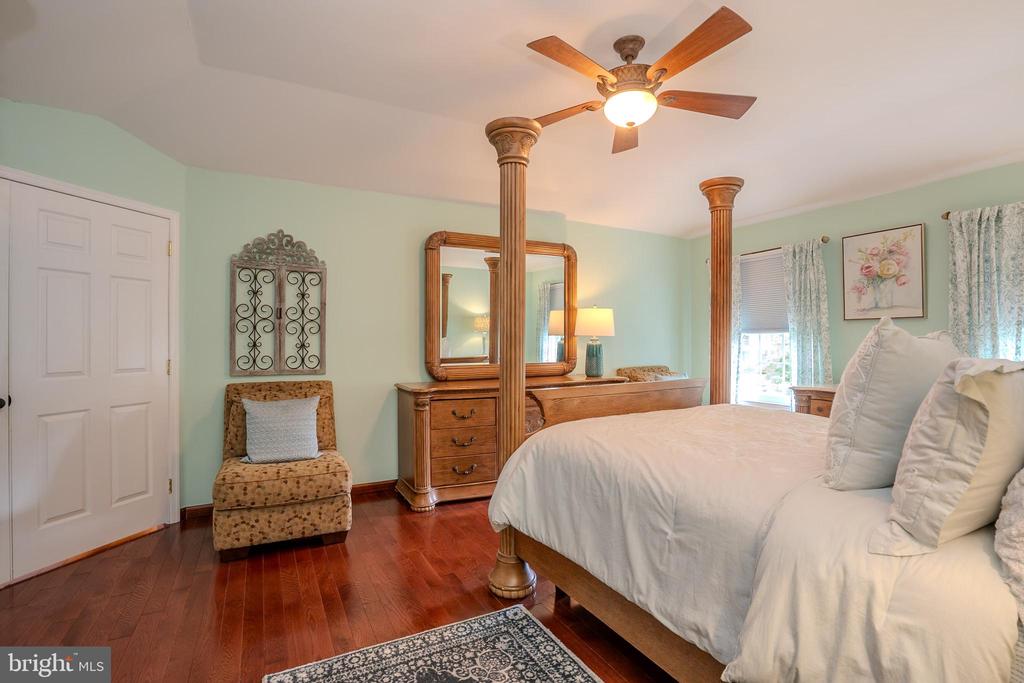 Monroe Township, New Jersey, 08831, United States, 5 Bedrooms Bedrooms, ,4 BathroomsBathrooms,Residential,For Sale,1895133