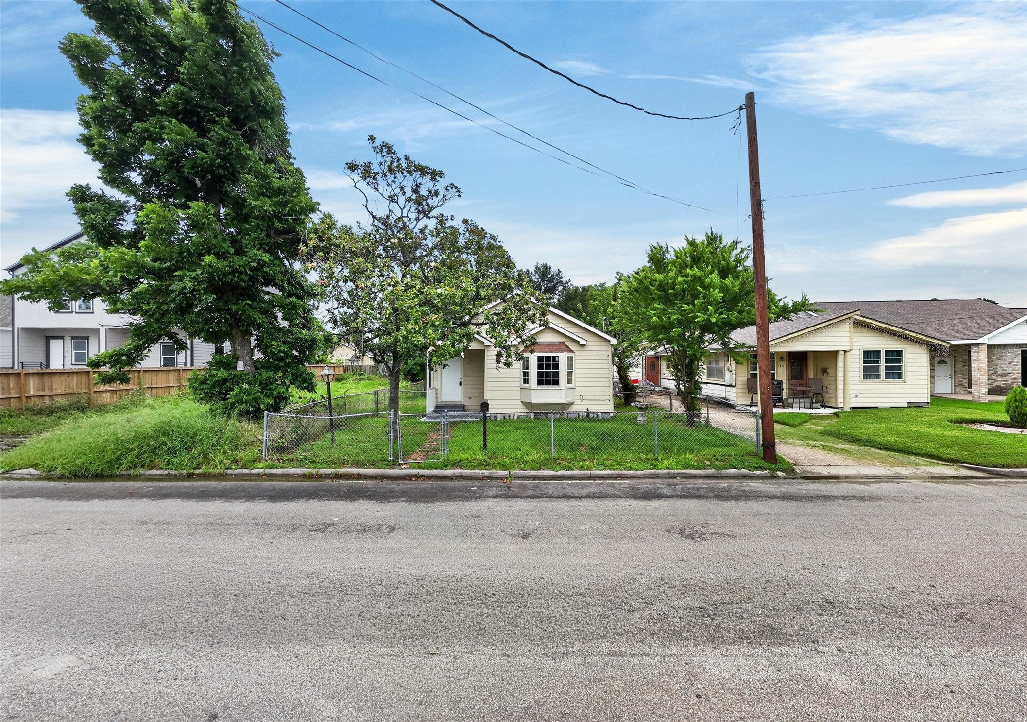 33rd St, Houston, TX 77022 #1