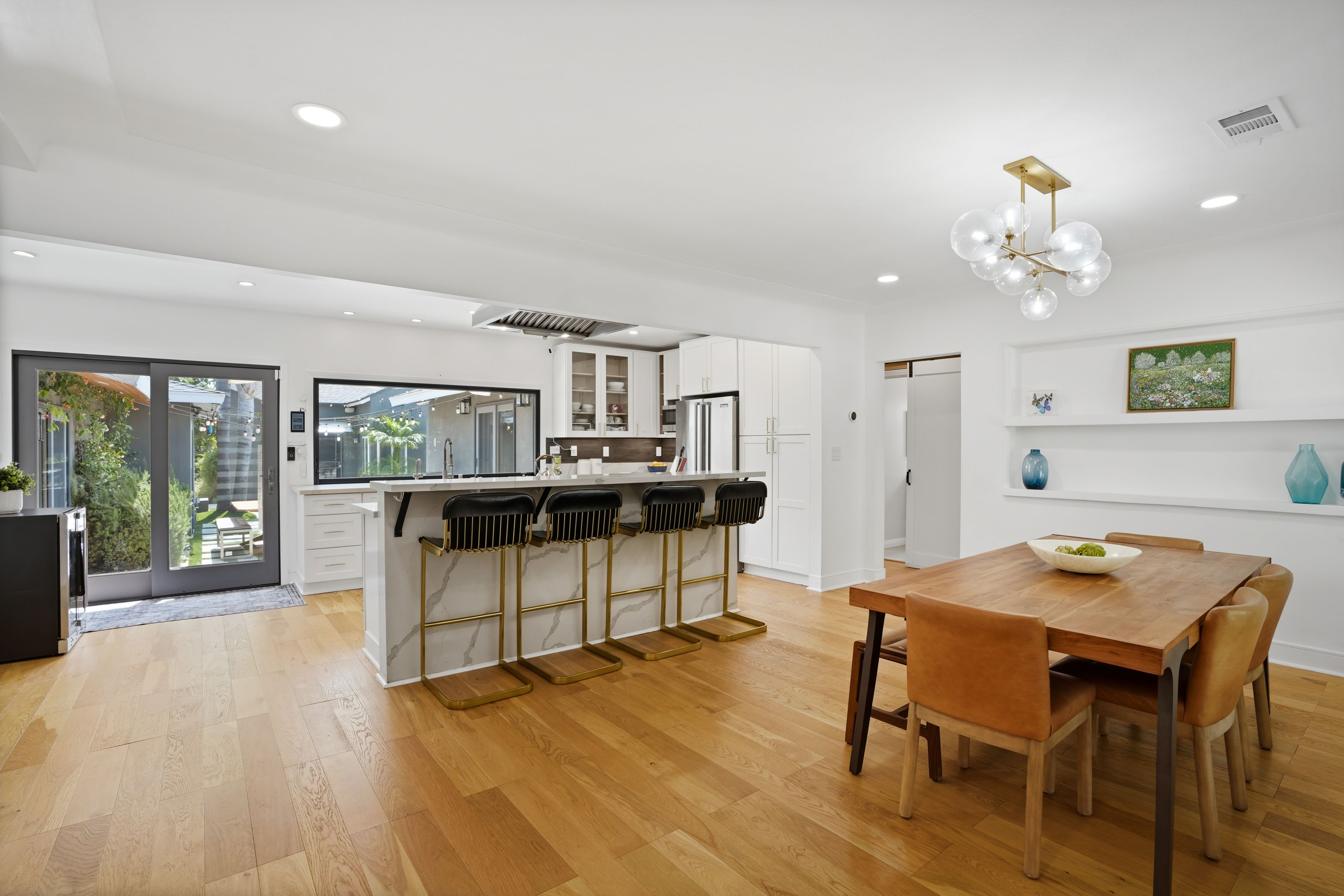 4744 Camellia Avenue - 物件實景