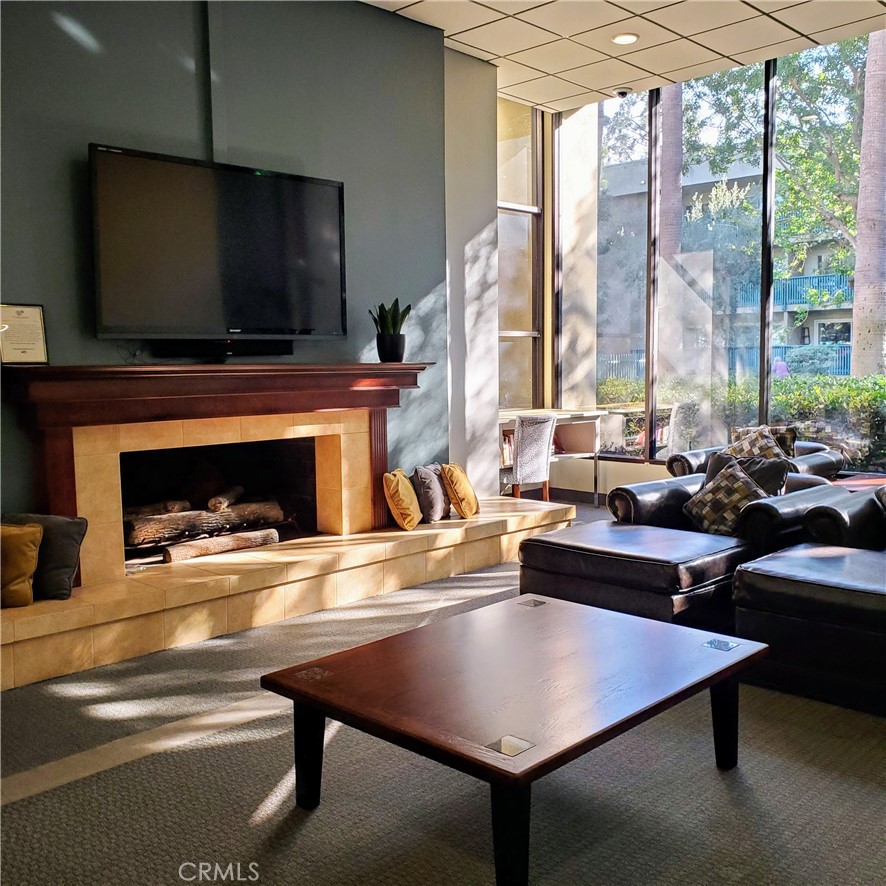 Long Beach, California, 90814, United States, 2 Bedrooms Bedrooms, ,2 BathroomsBathrooms,Residential,For Sale,1949183