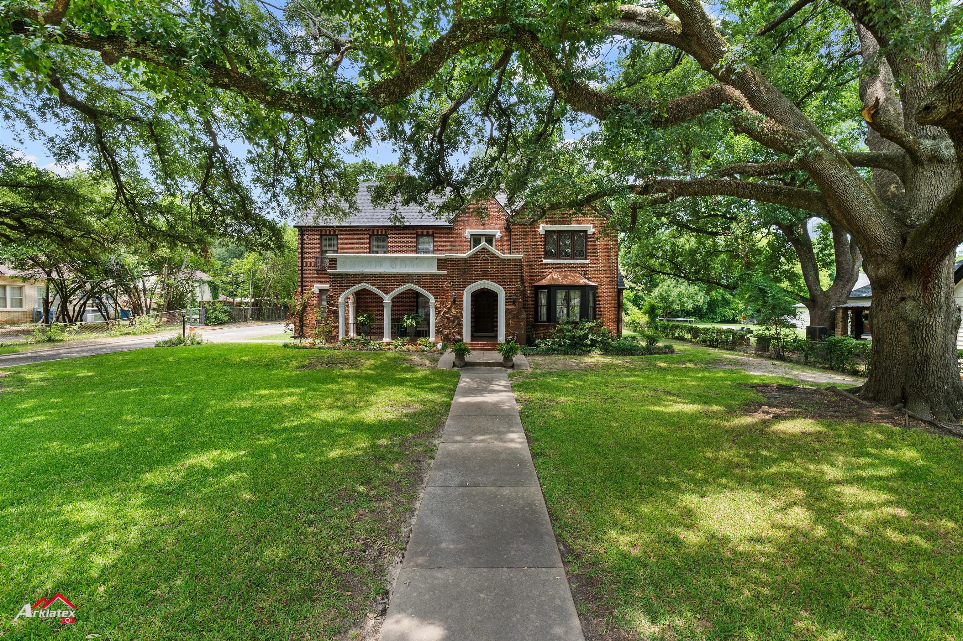 Henderson, Texas, 75654, United States, 3 Bedrooms Bedrooms, ,5 BathroomsBathrooms,Residential,For Sale,1930461