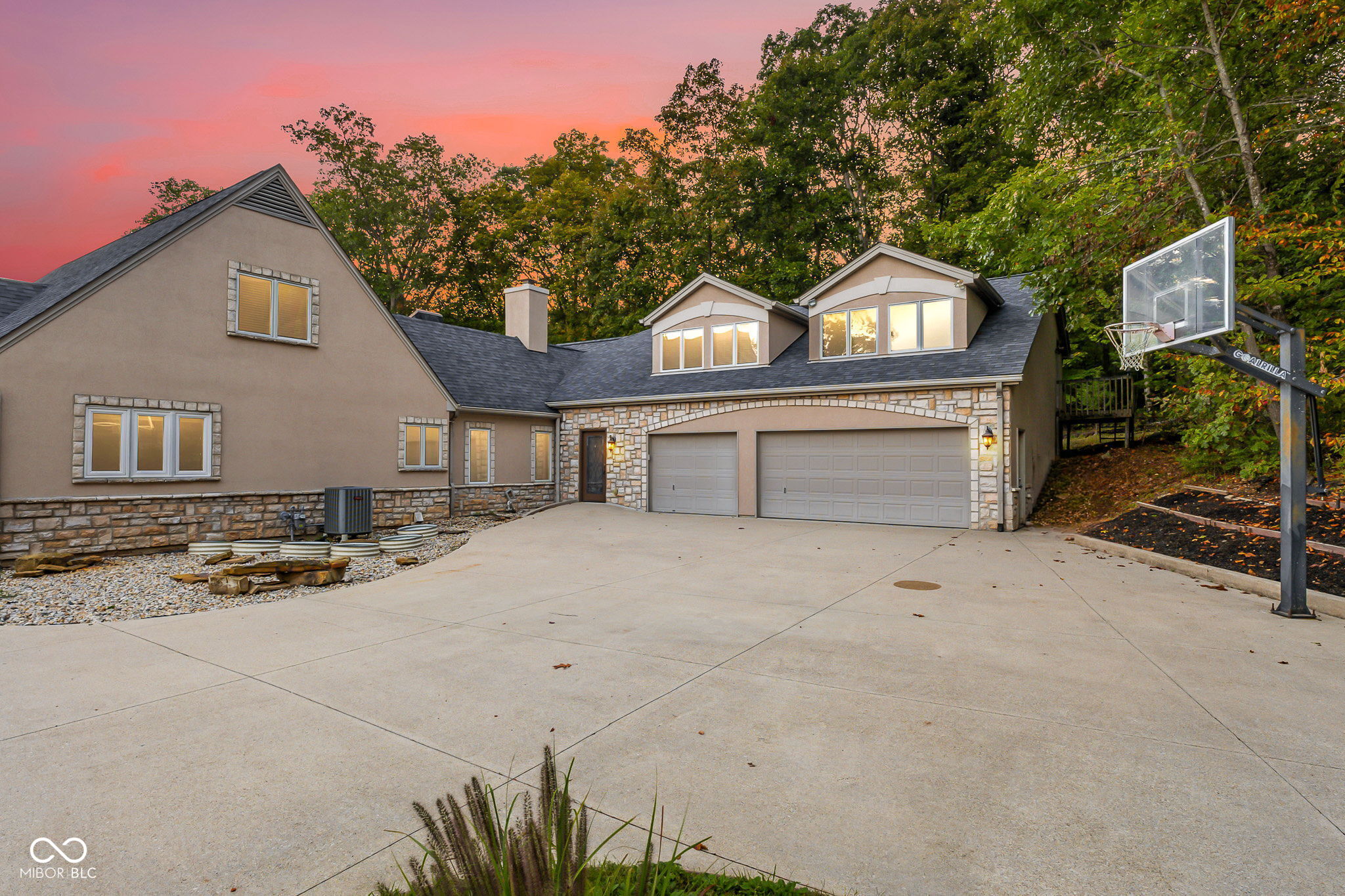 Columbus, Indiana, 47201, United States, 5 Bedrooms Bedrooms, ,6 BathroomsBathrooms,Residential,For Sale,1982008