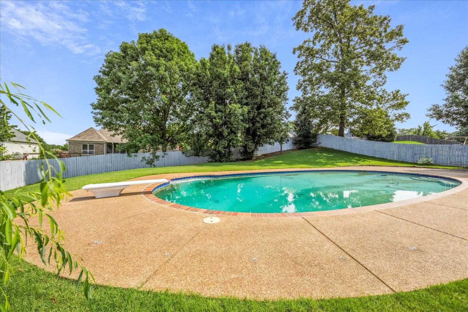 Lakeland, Tennessee, 38002, United States, 5 Bedrooms Bedrooms, ,3 BathroomsBathrooms,Residential,For Sale,1866419