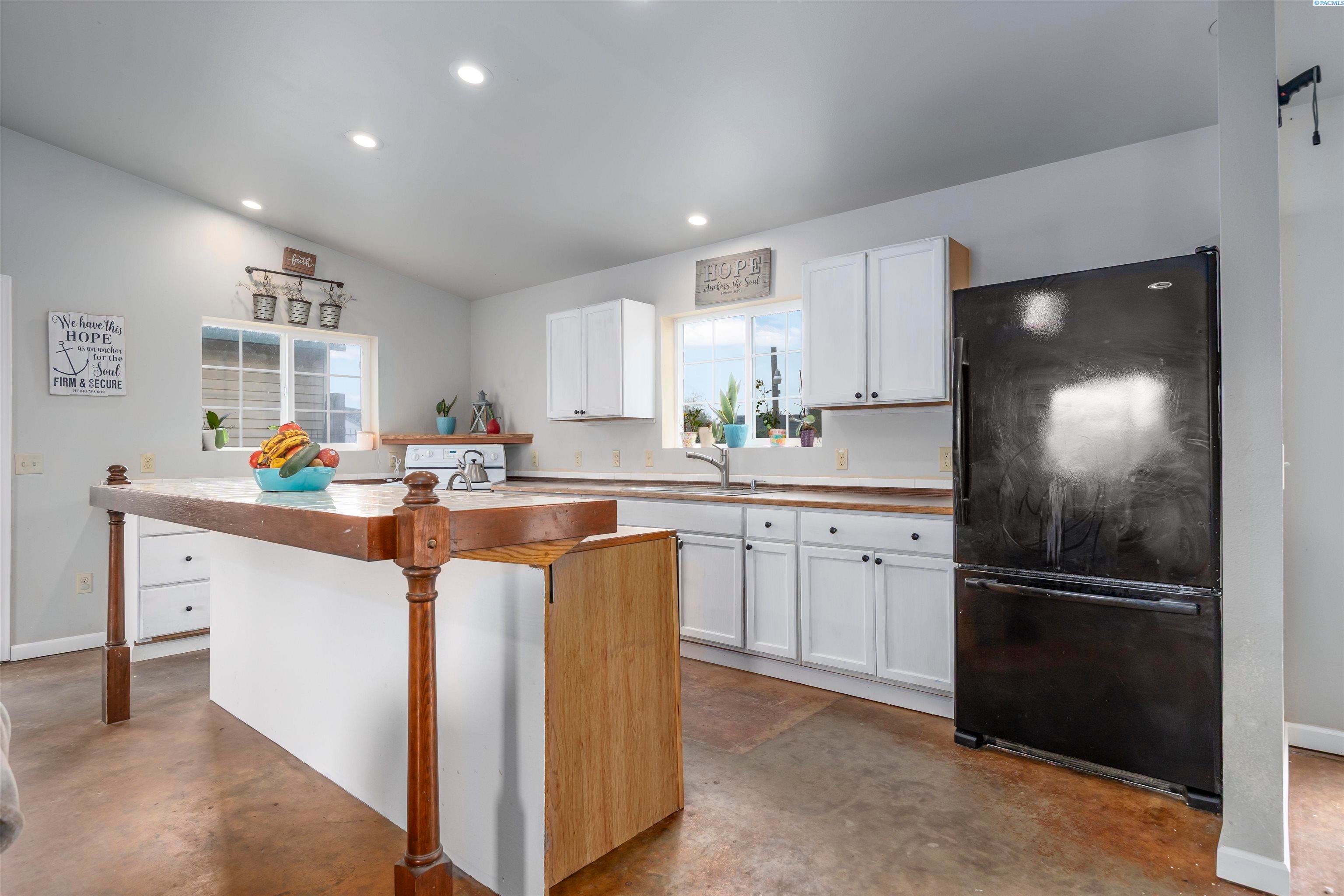 Richland, Washington, 99354, United States, 3 Bedrooms Bedrooms, ,2 BathroomsBathrooms,Residential,For Sale,1978459