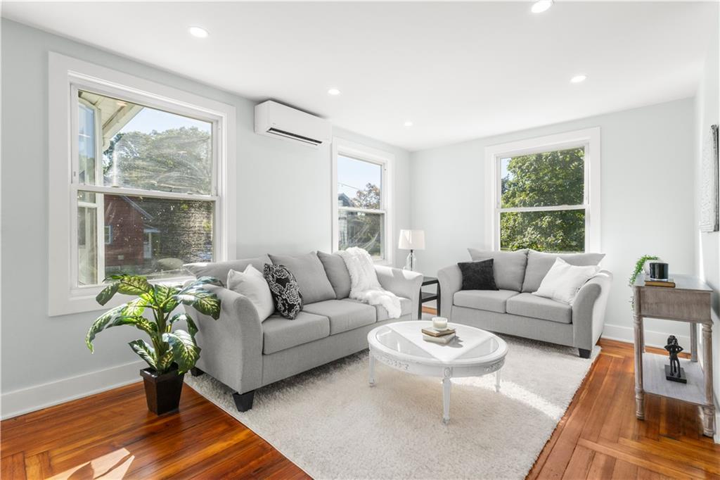 Warwick, Rhode Island, 02888, United States, 3 Bedrooms Bedrooms, ,3 BathroomsBathrooms,Residential,For Sale,2005578