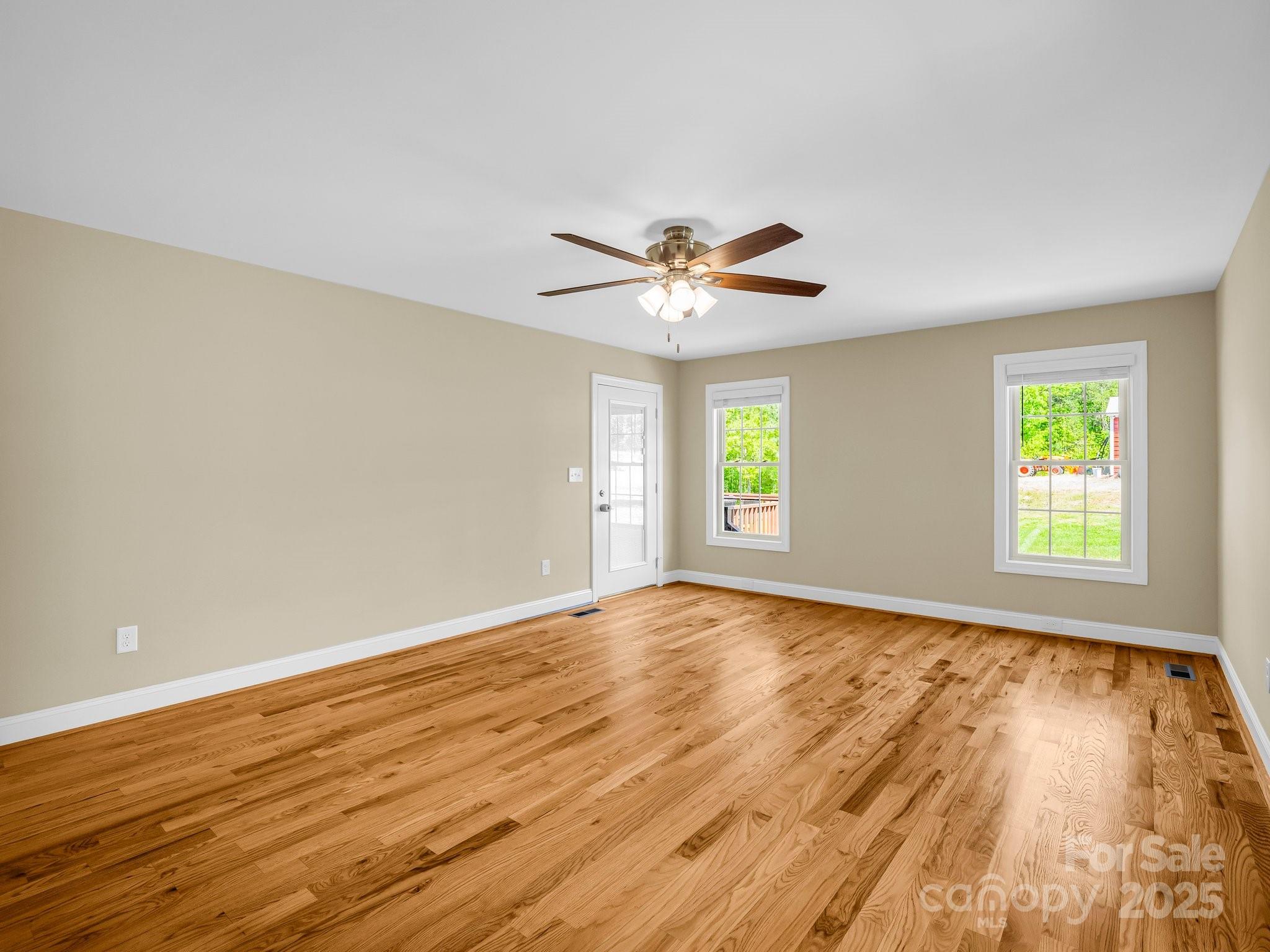 Lincolnton, North Carolina, 28092, United States, 3 Bedrooms Bedrooms, ,3 BathroomsBathrooms,Residential,For Sale,2005989