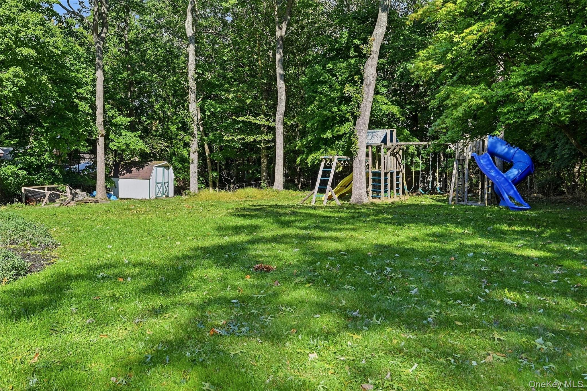  82 Oakwood Drive, Wading River, NY, 11792 - 物件實景